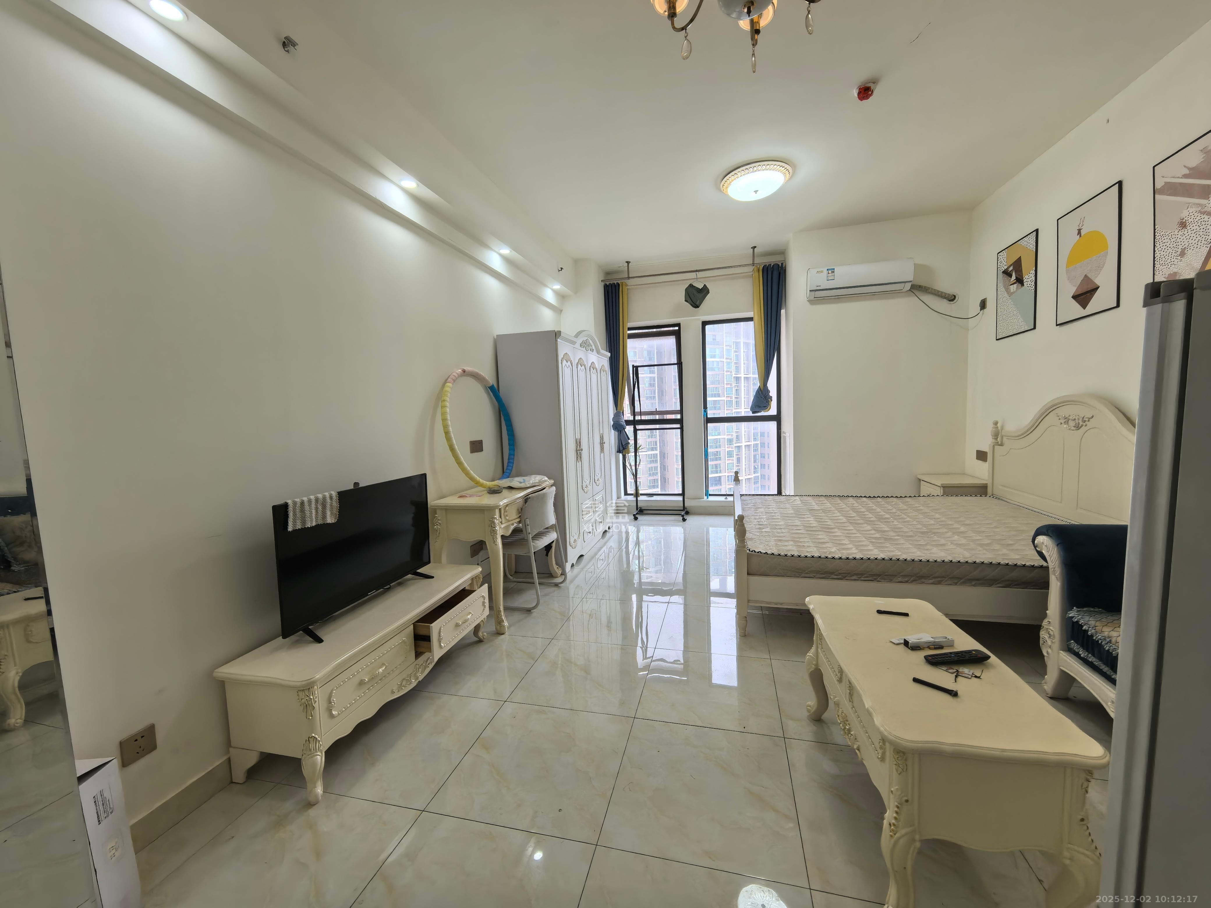 新世界广场  1室1厅1卫    1500.0元/月