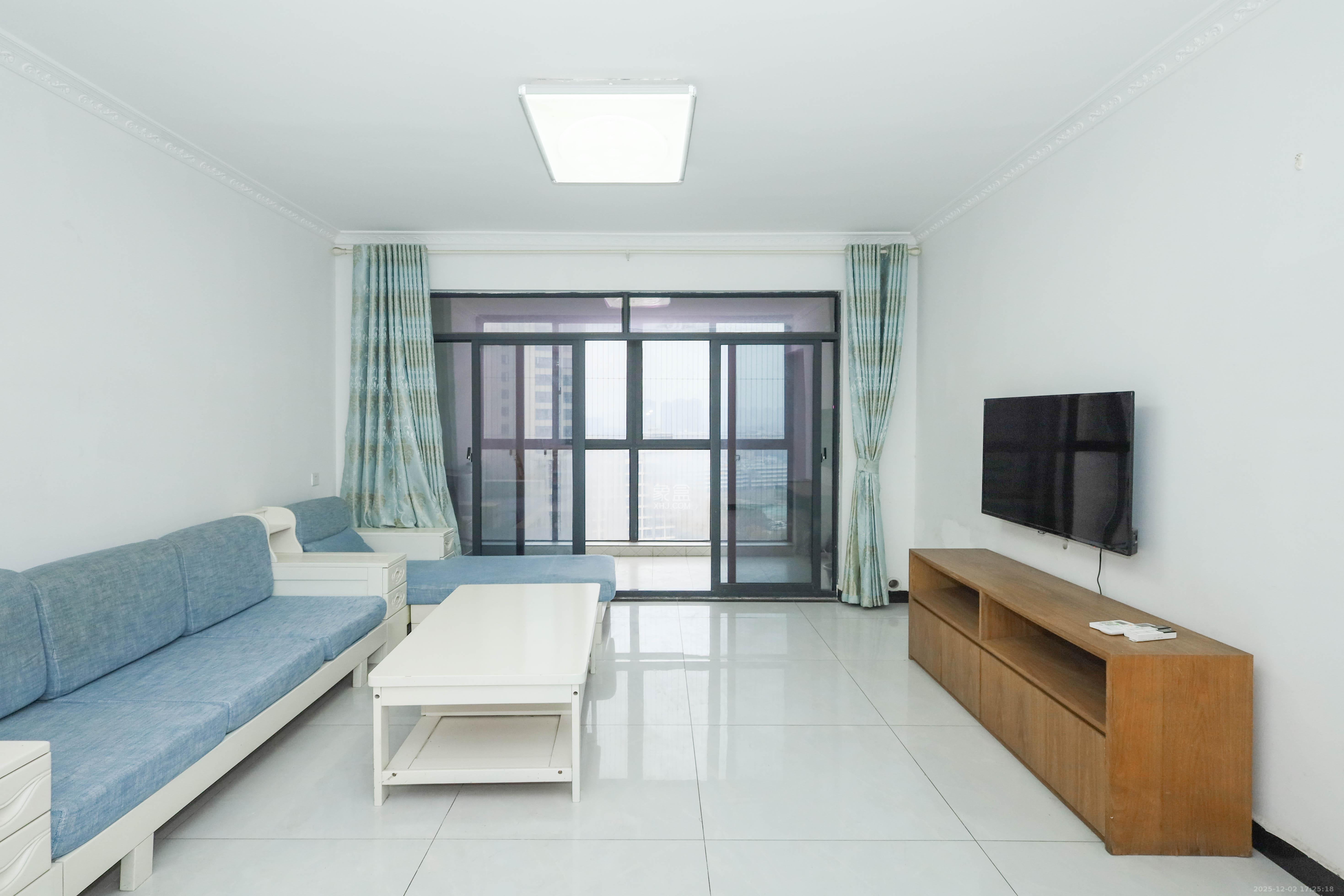 润芳园 4室2厅2卫 110.0万 润芳园 4室2厅2卫 110.0万客厅