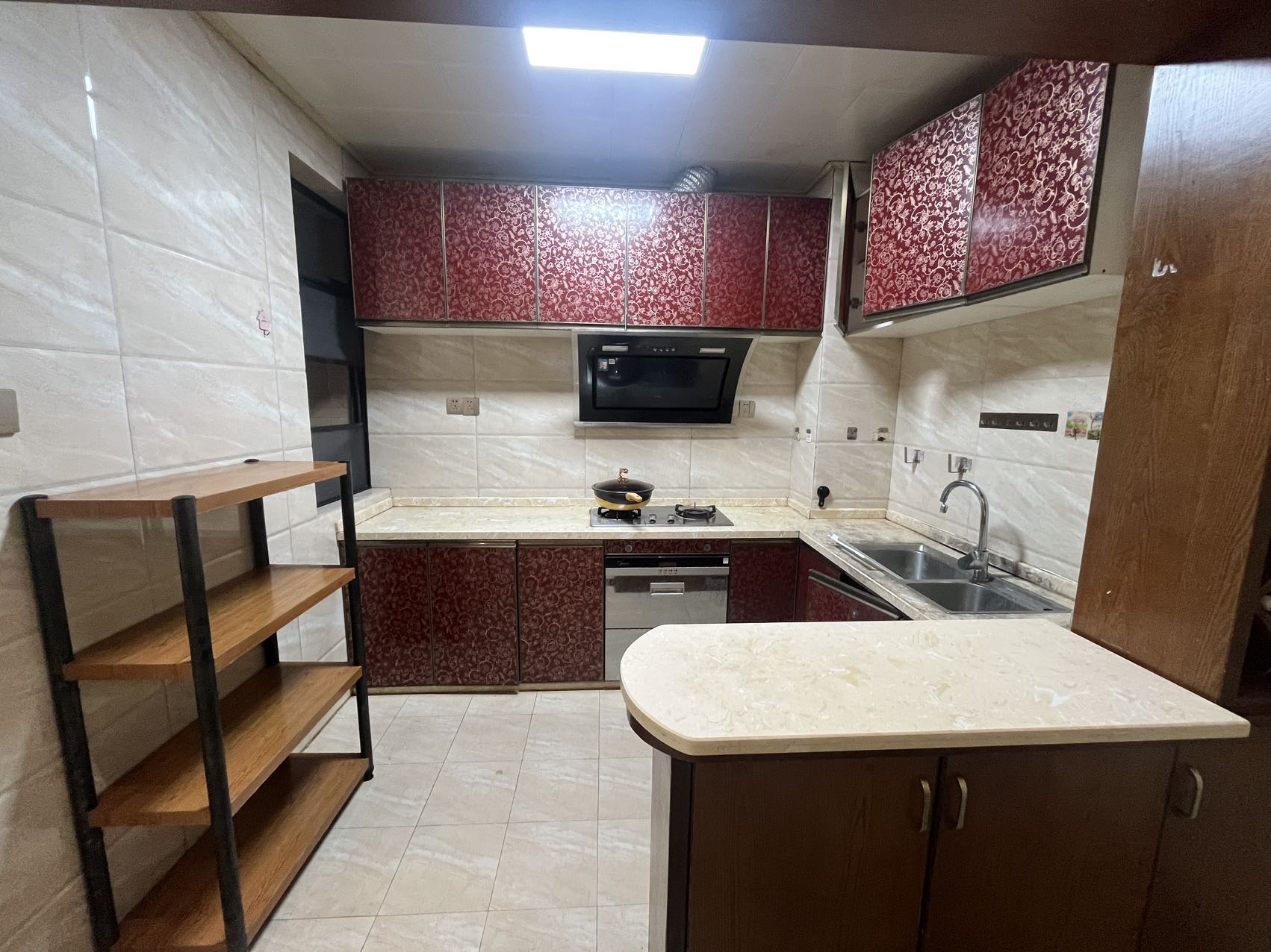 江畔人家  1室0厅0卫    2300.0元/月室内图