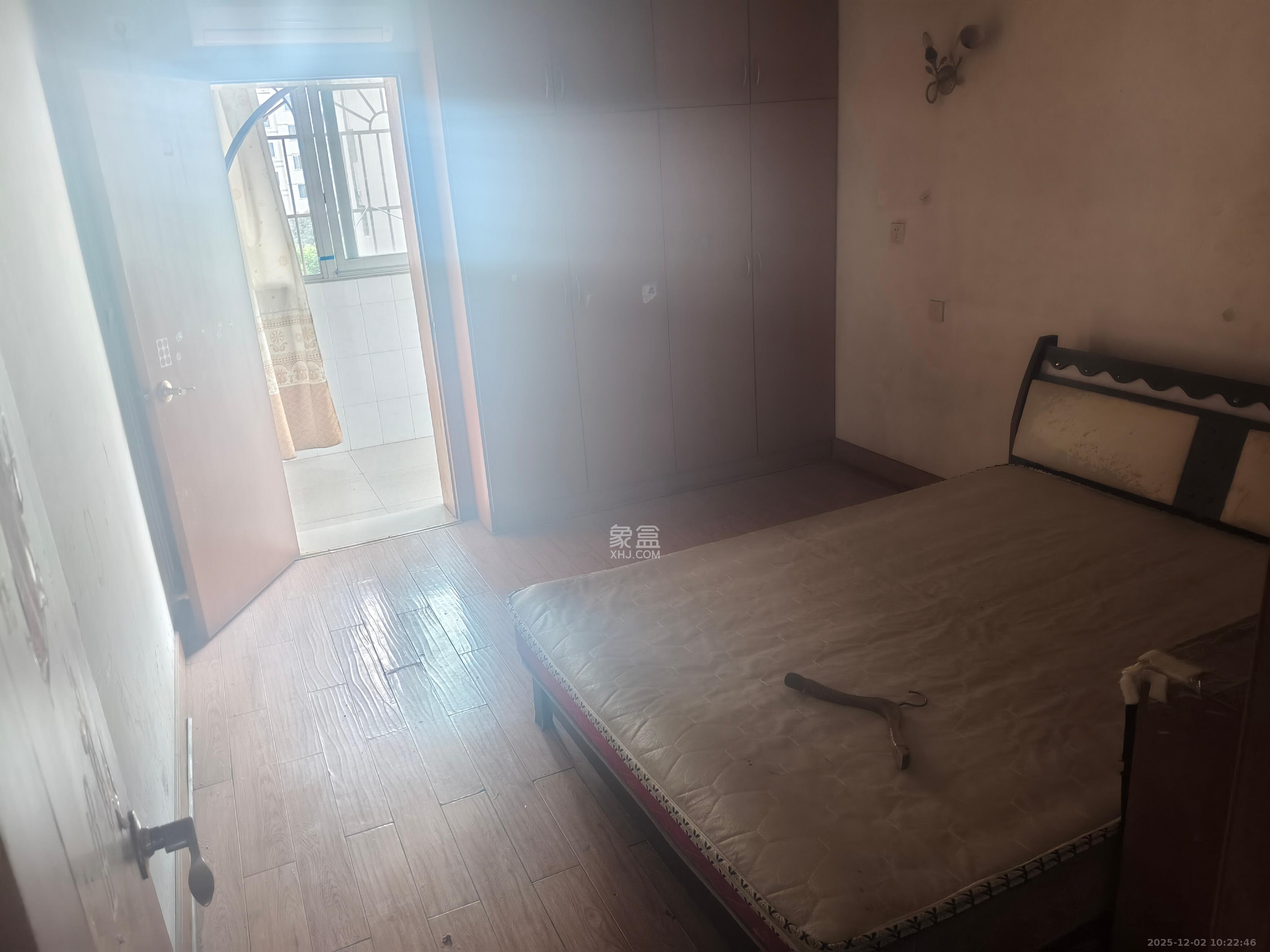 阳光花园  3室1厅1卫    1500.0元/月