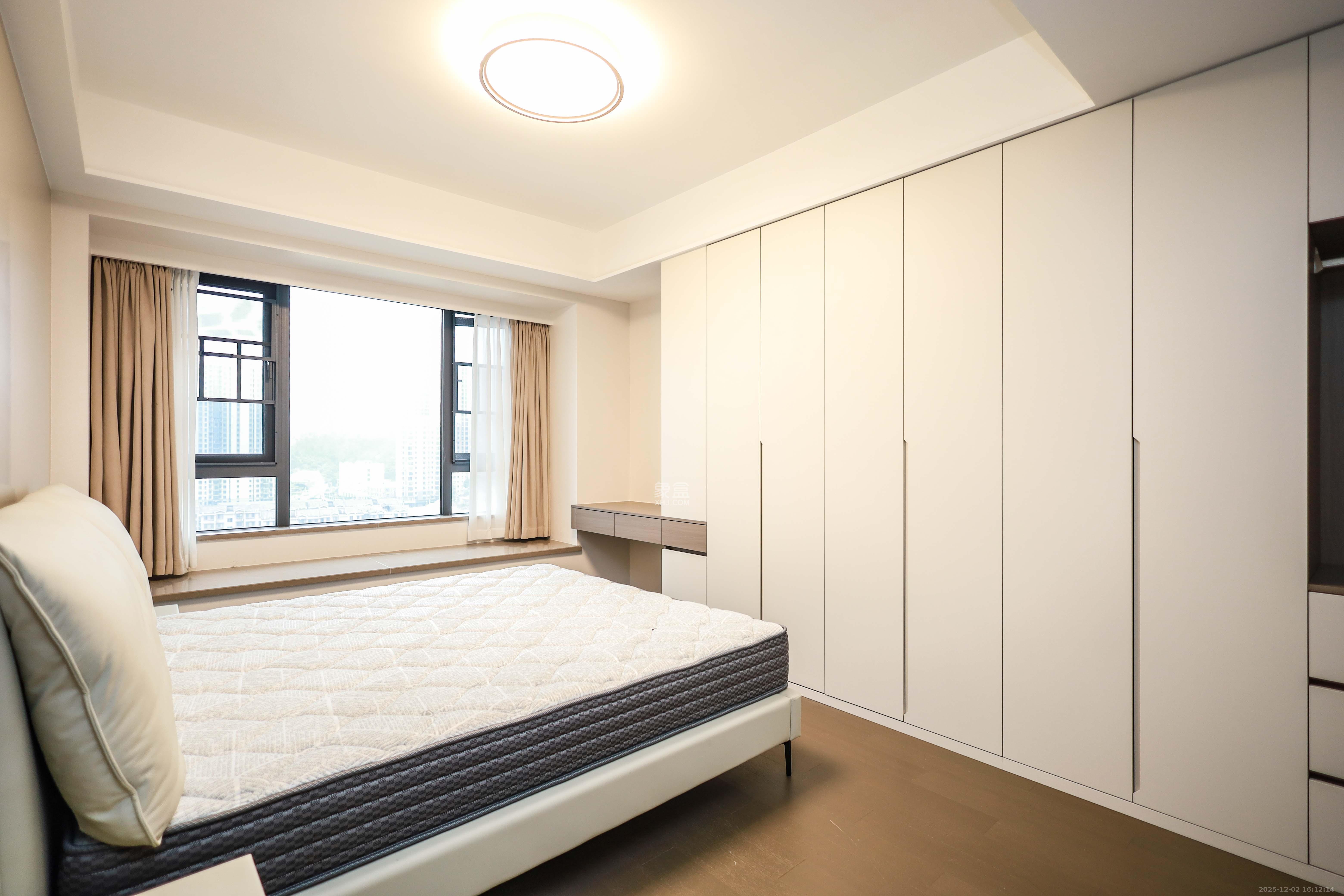 龙湖舜山府  4室2厅2卫    250.0万卧室