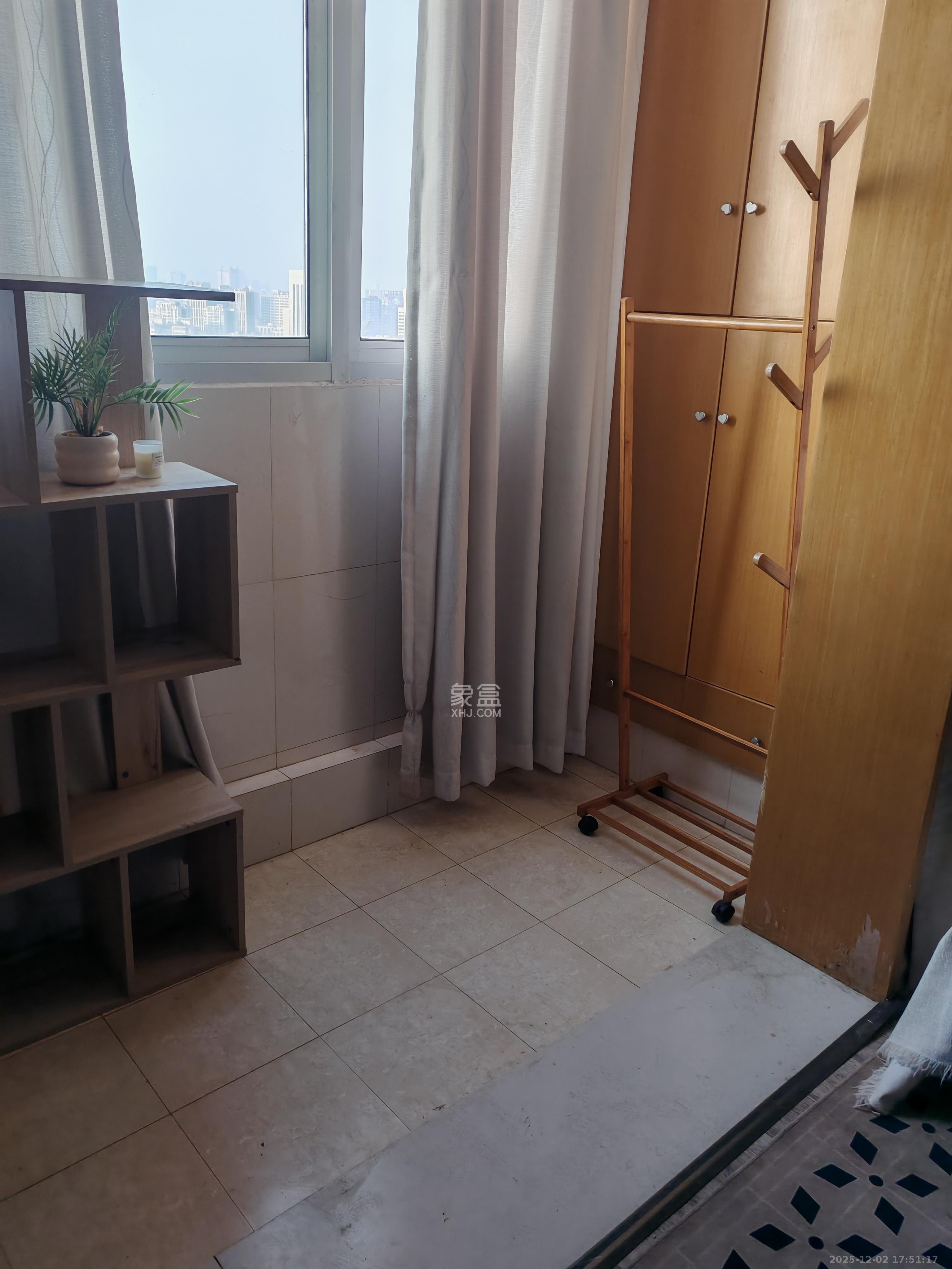 2076至高点  1室1厅1卫    1300.0元/月室内图