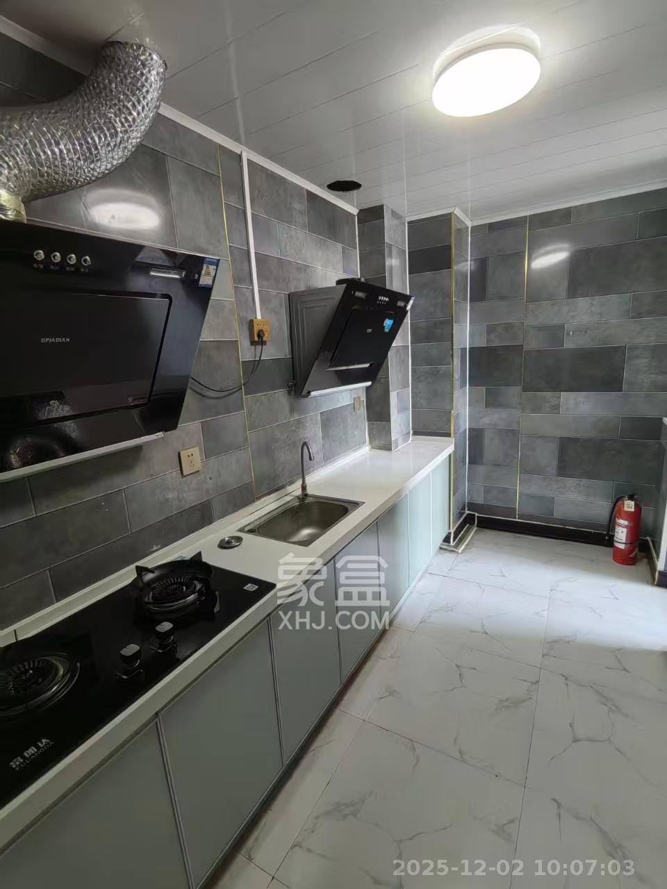 长房东旭国际  2室1厅1卫    2000.0元/月室内图