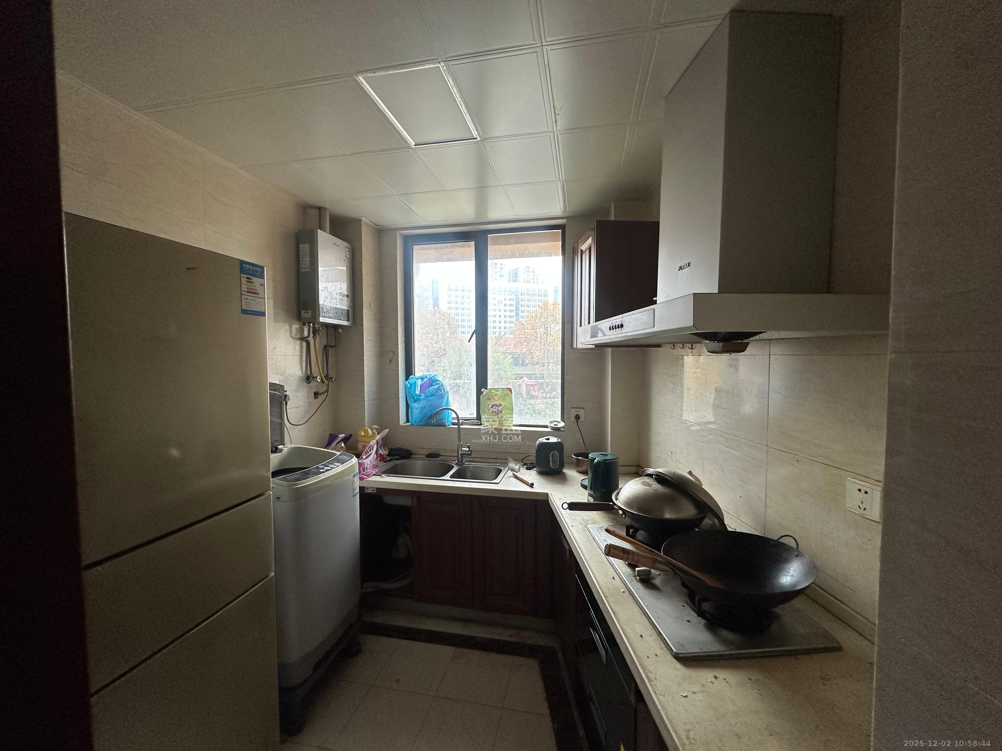 五江天街南区  4室2厅2卫    2500.0元/月