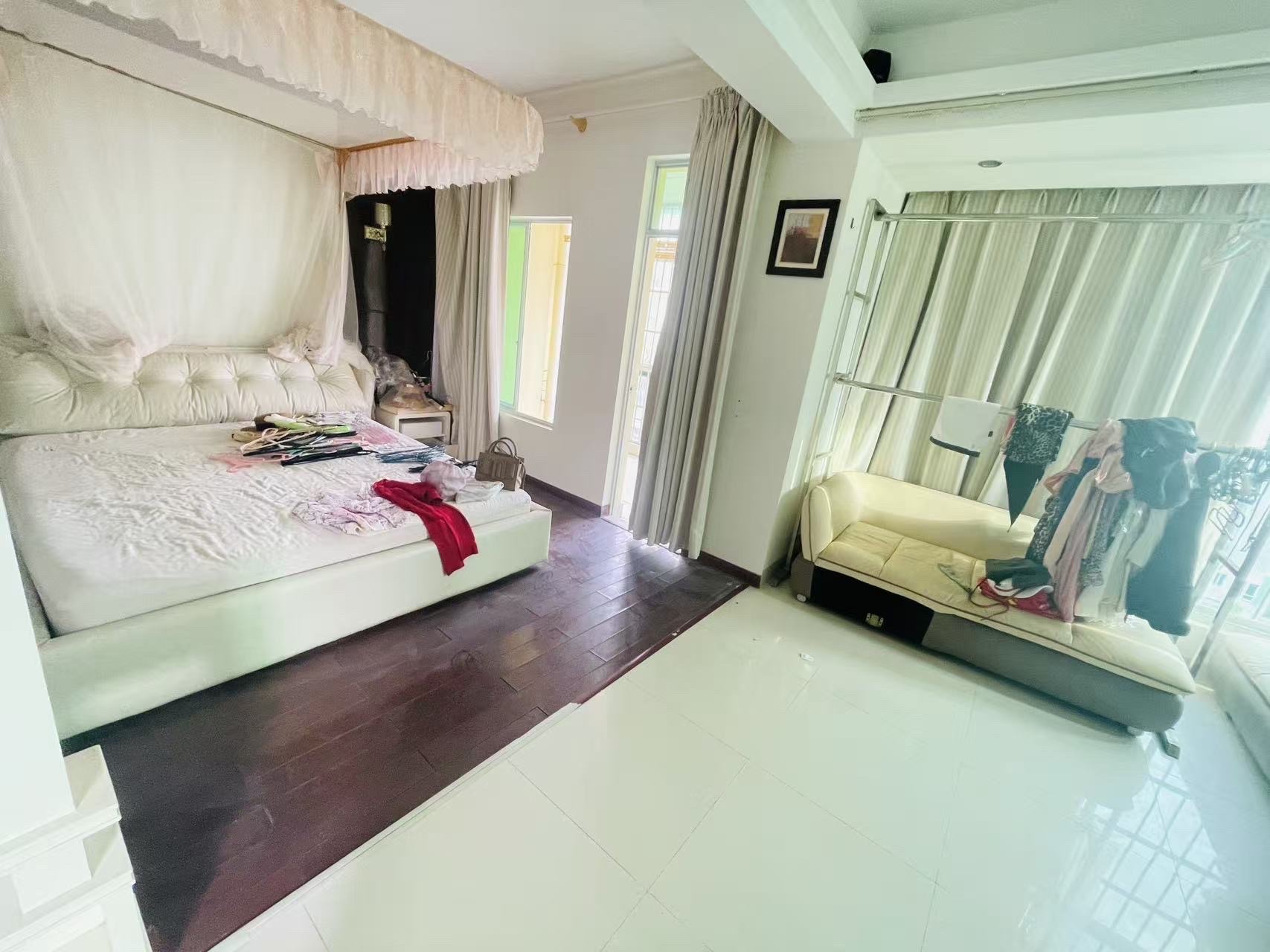 绿色佳园  5室2厅2卫    3000.0元/月室内图