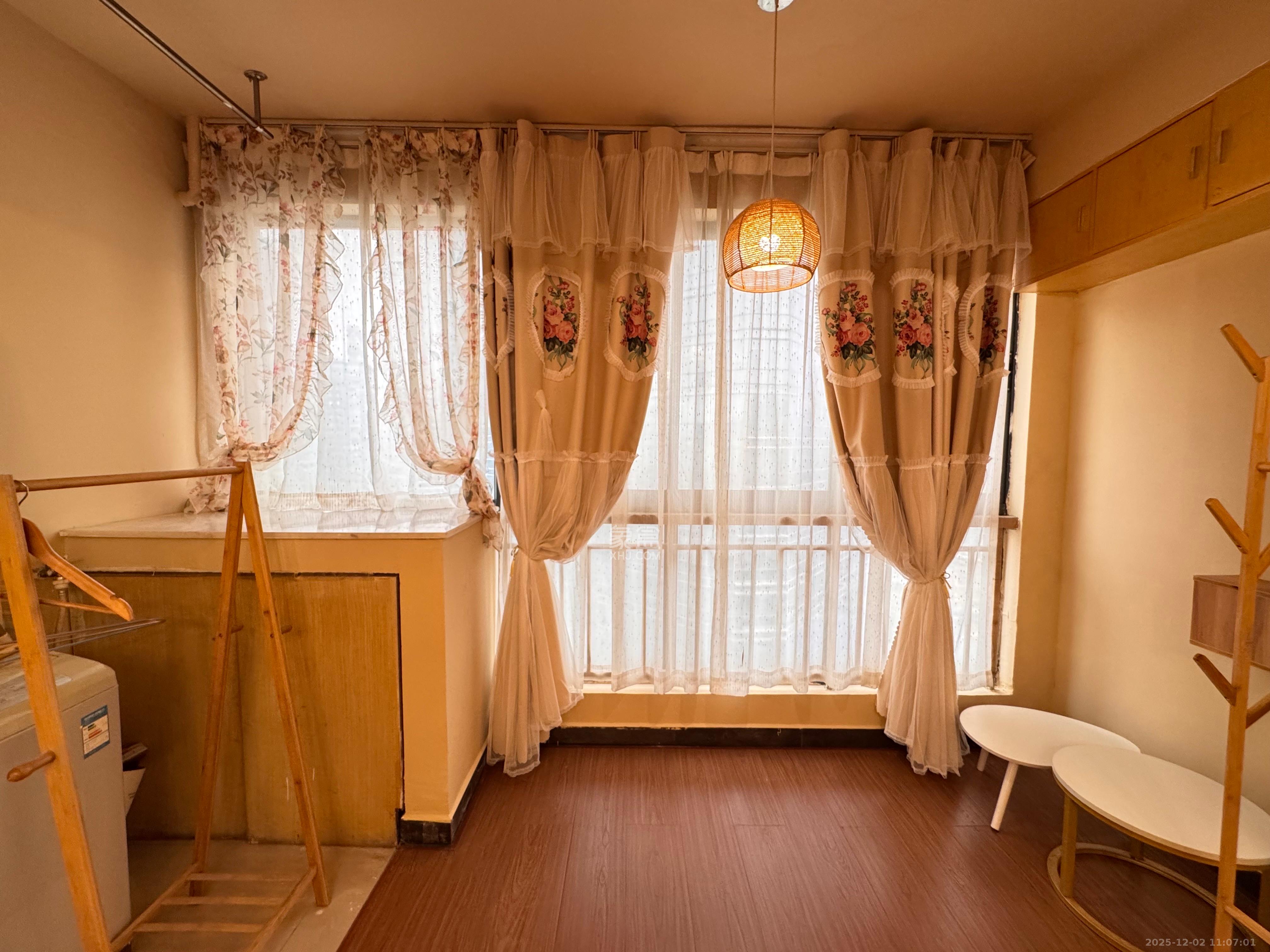 七彩丽都 1室1厅1卫 2000.0元/月 七彩丽都 1室1厅1卫 2000.0元/月室内图