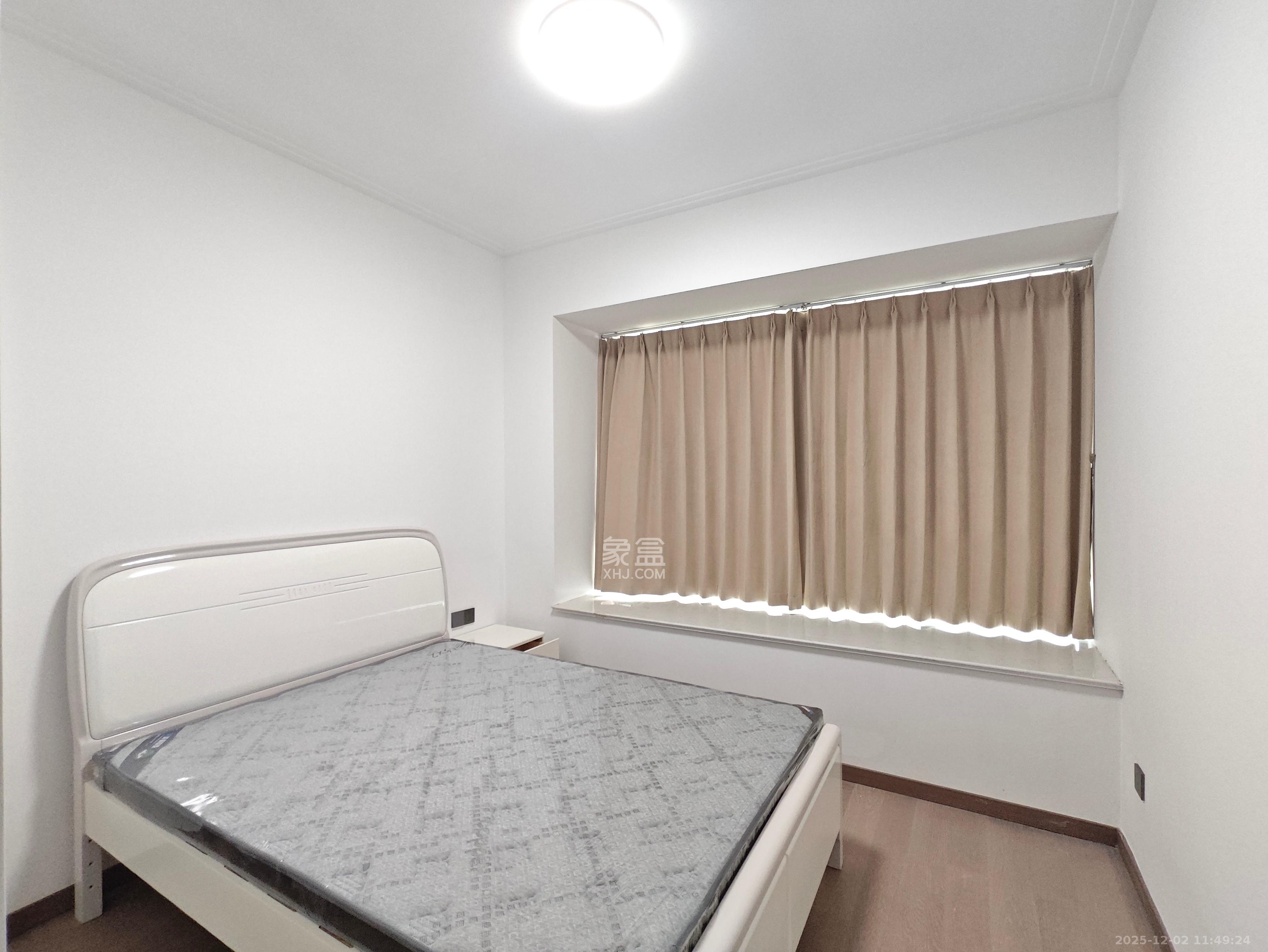 绿地V岛  4室2厅2卫    4200.0元/月室内图