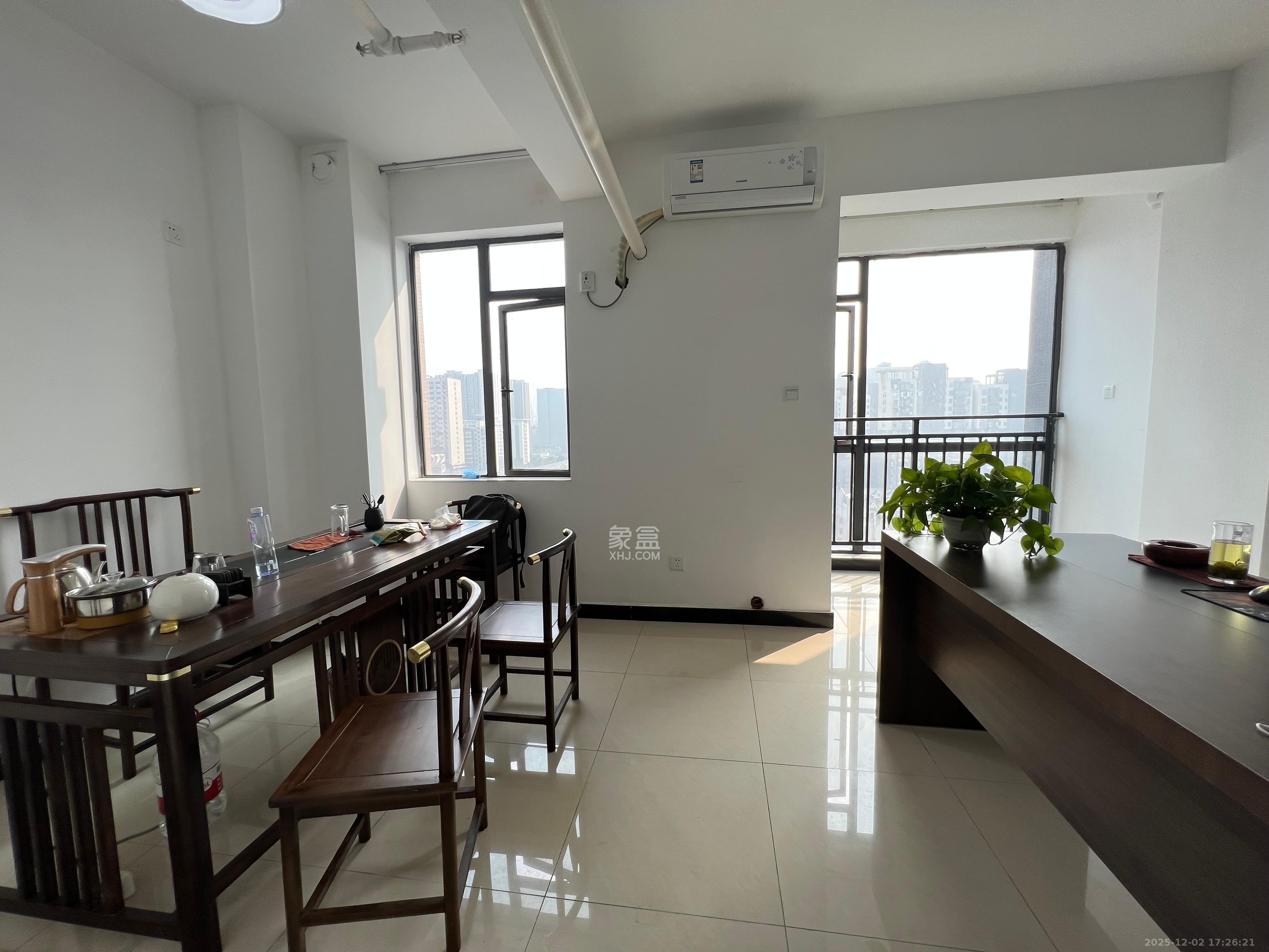 长房中庭国际（东郡华蓉广场）  2室1厅1卫    3400.0元/月室内图