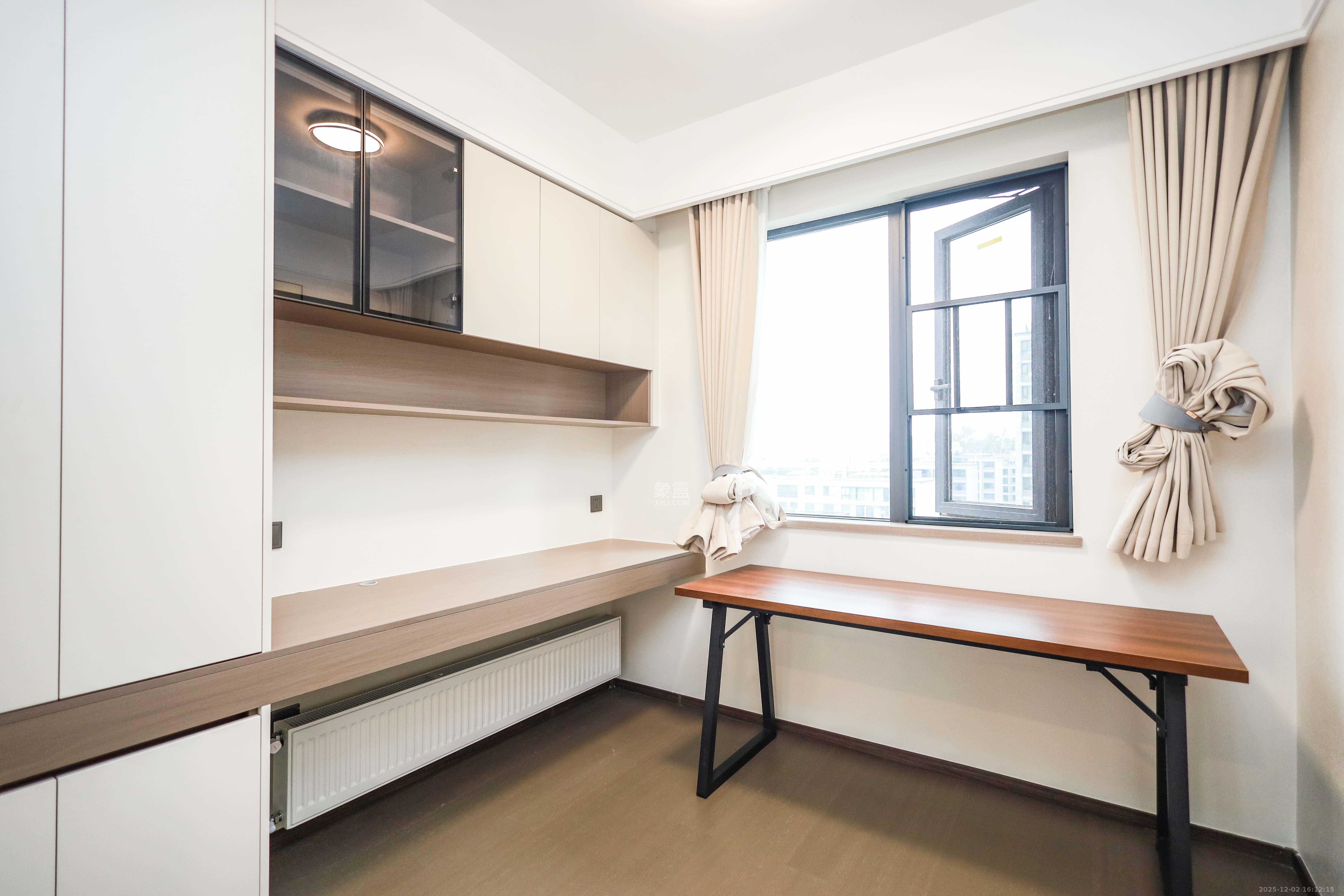 龙湖舜山府  4室2厅2卫    250.0万卧室