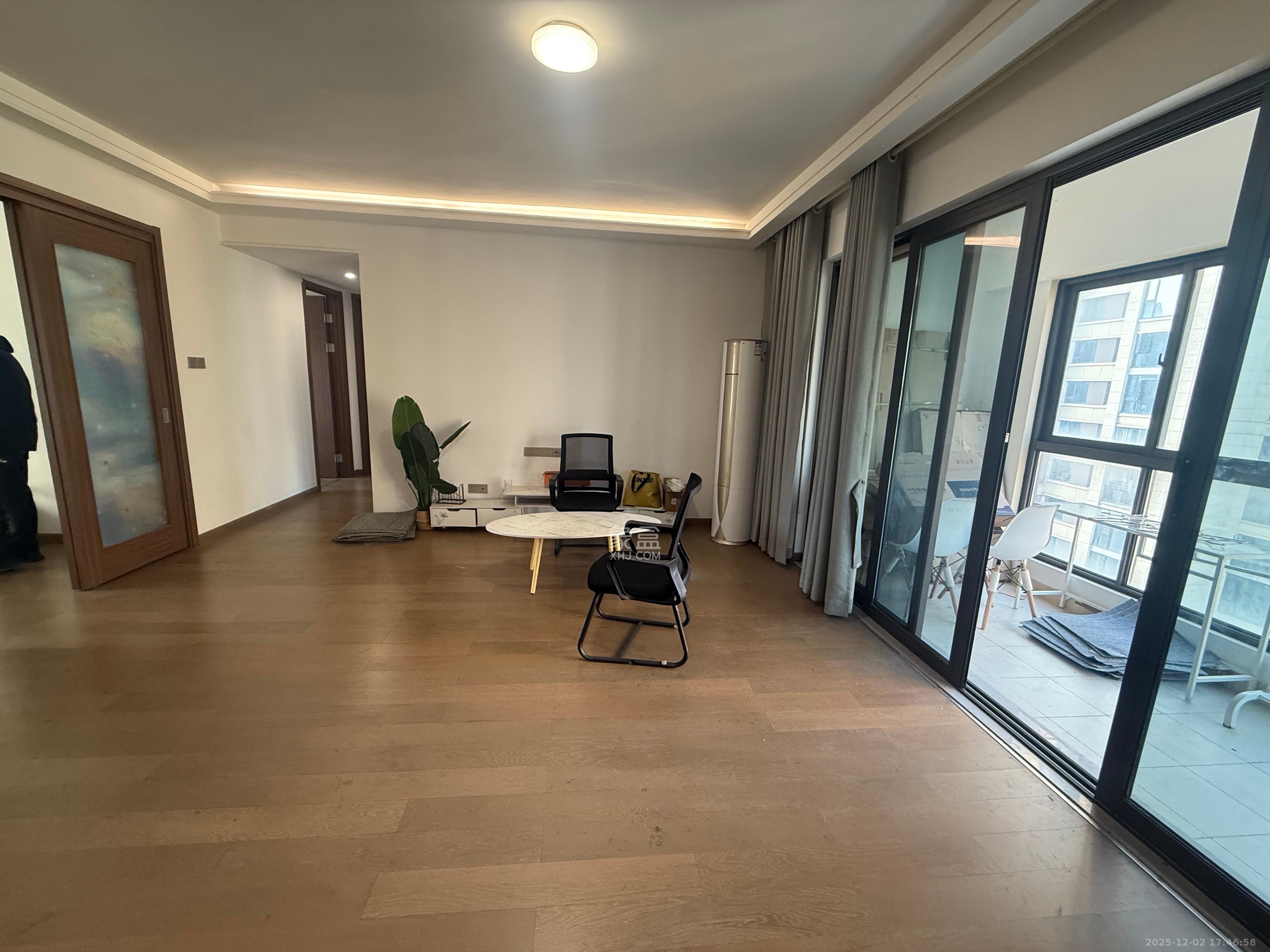 阳光城尚东湾蓝莓苑  4室2厅2卫    2900.0元/月