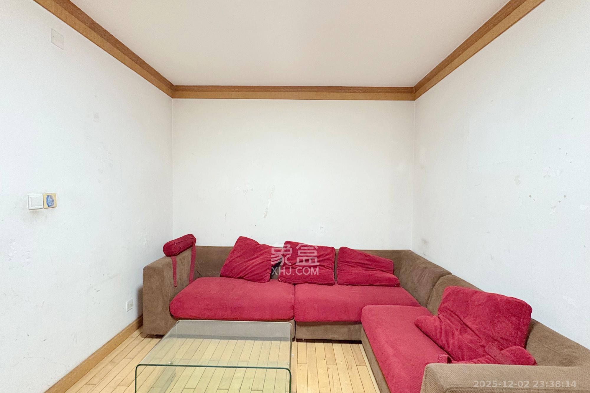 长勘小区  2室2厅1卫    43.8万客厅