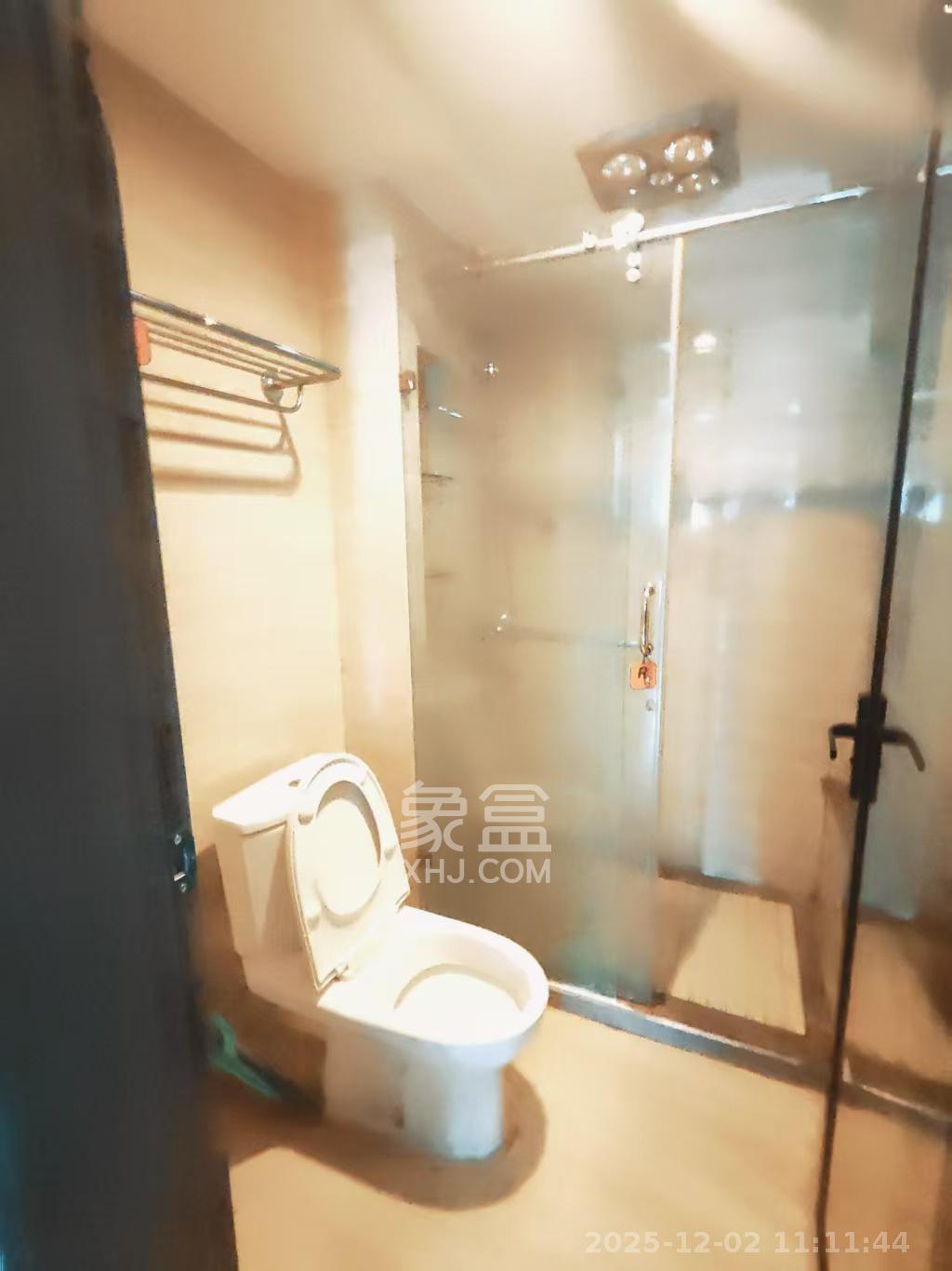 绿地中央广场  3室2厅1卫    2800.0元/月室内图