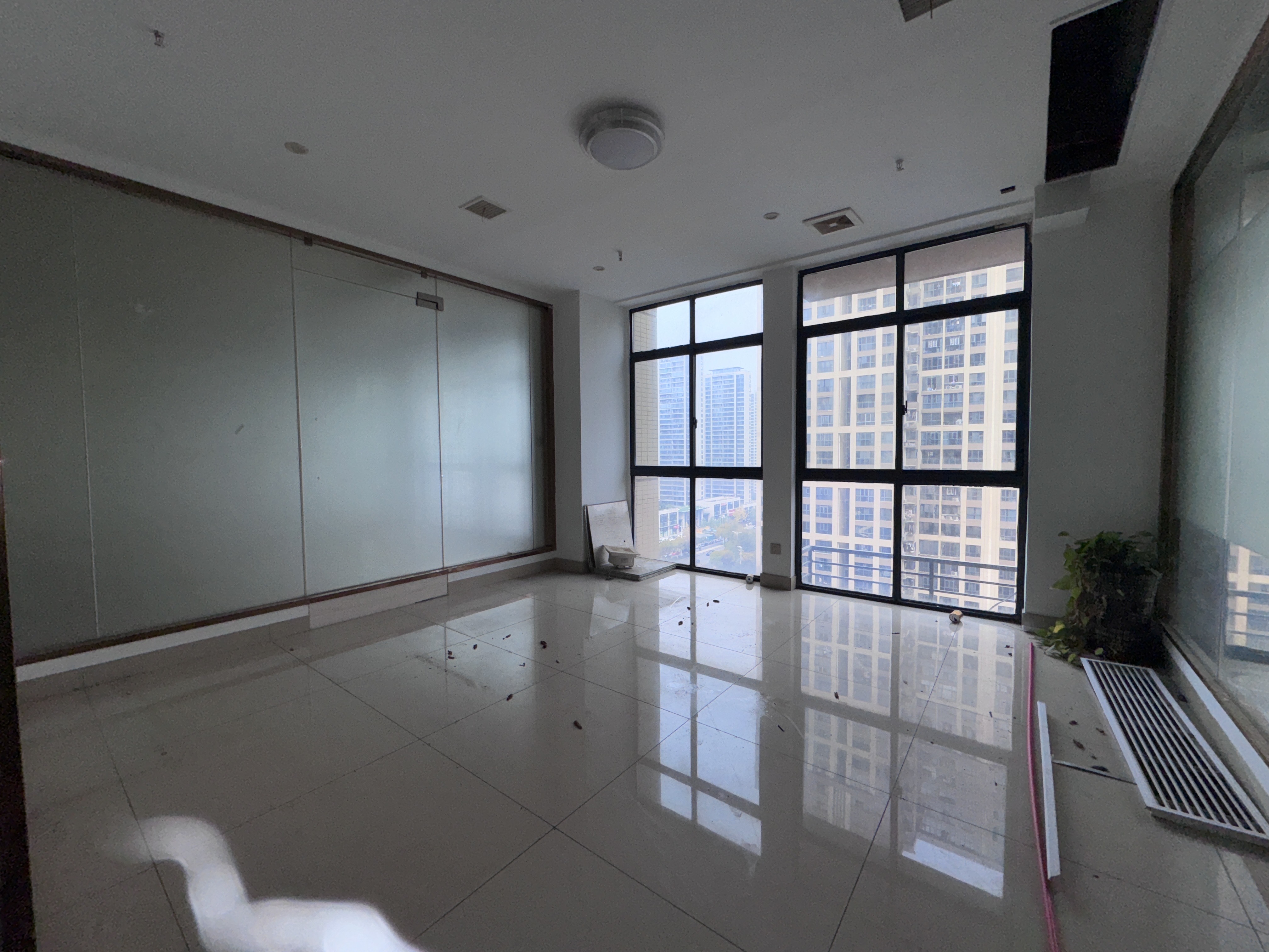 融冠亲城50写字楼  1室0厅0卫    6500.0元/月室内图