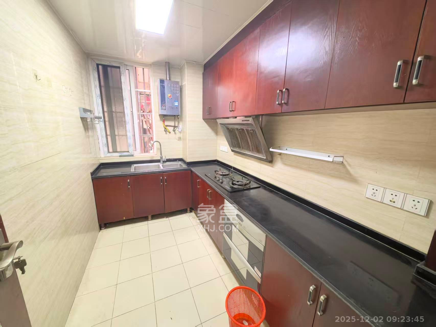 山水湾 2室2厅1卫 1600.0元/月 山水湾 2室2厅1卫 1600.0元/月室内图