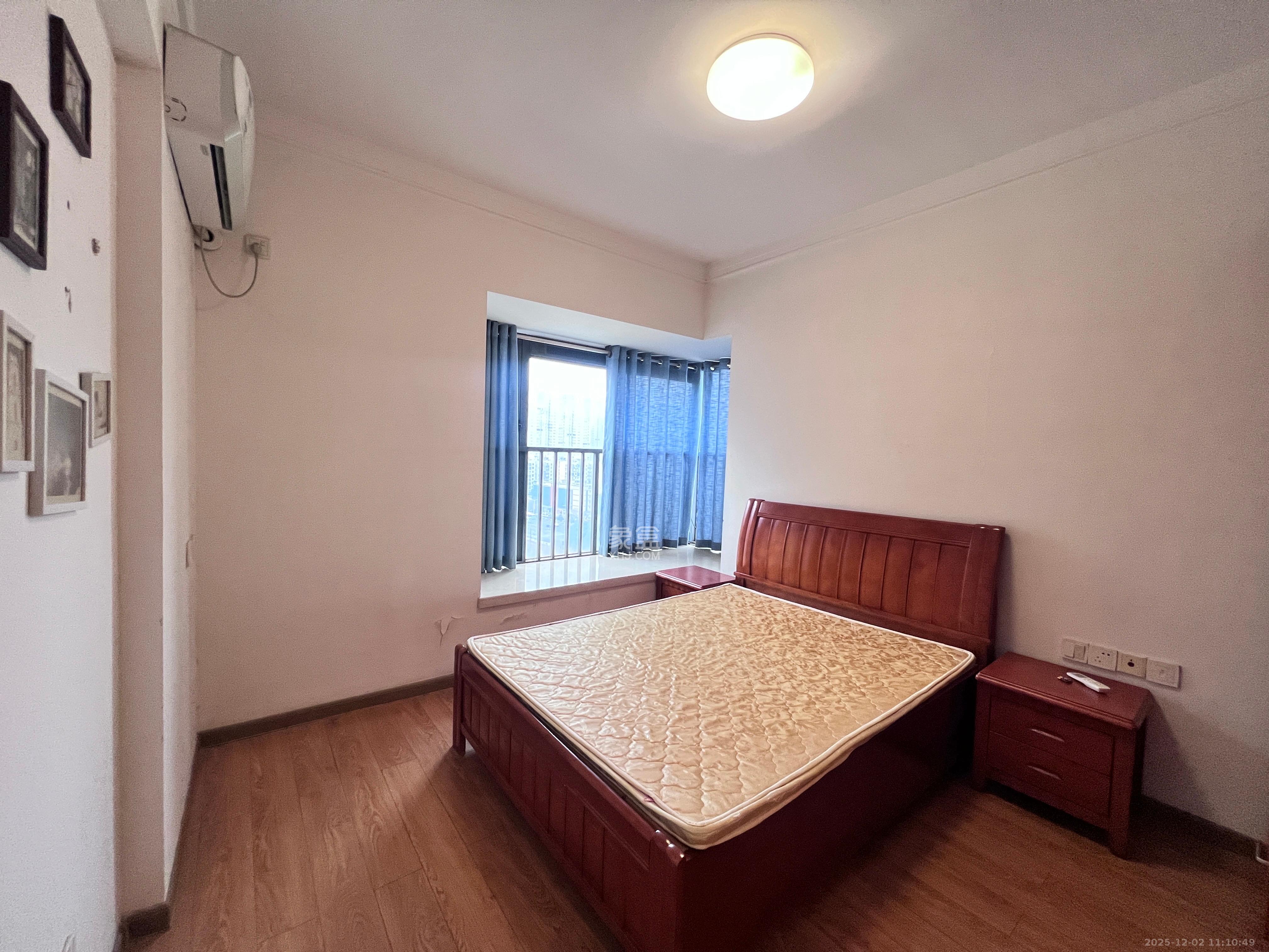 珠江花城三期锦鲤 1室2厅1卫 2100.0元/月 珠江花城三期锦鲤 1室2厅1卫 2100.0元/月室内图