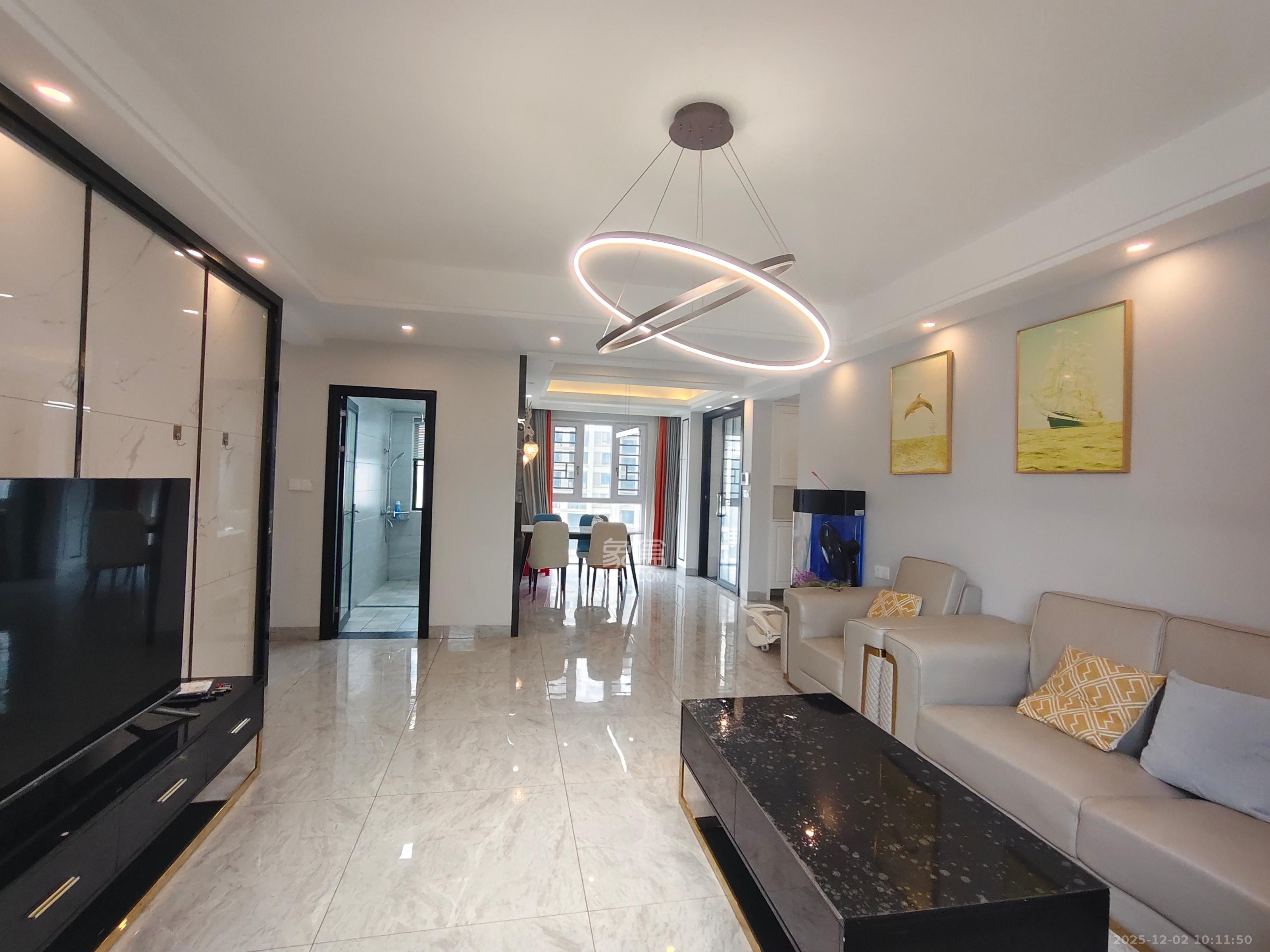 金侨城 3室2厅2卫 1900.0元/月 金侨城 3室2厅2卫 1900.0元/月室内图