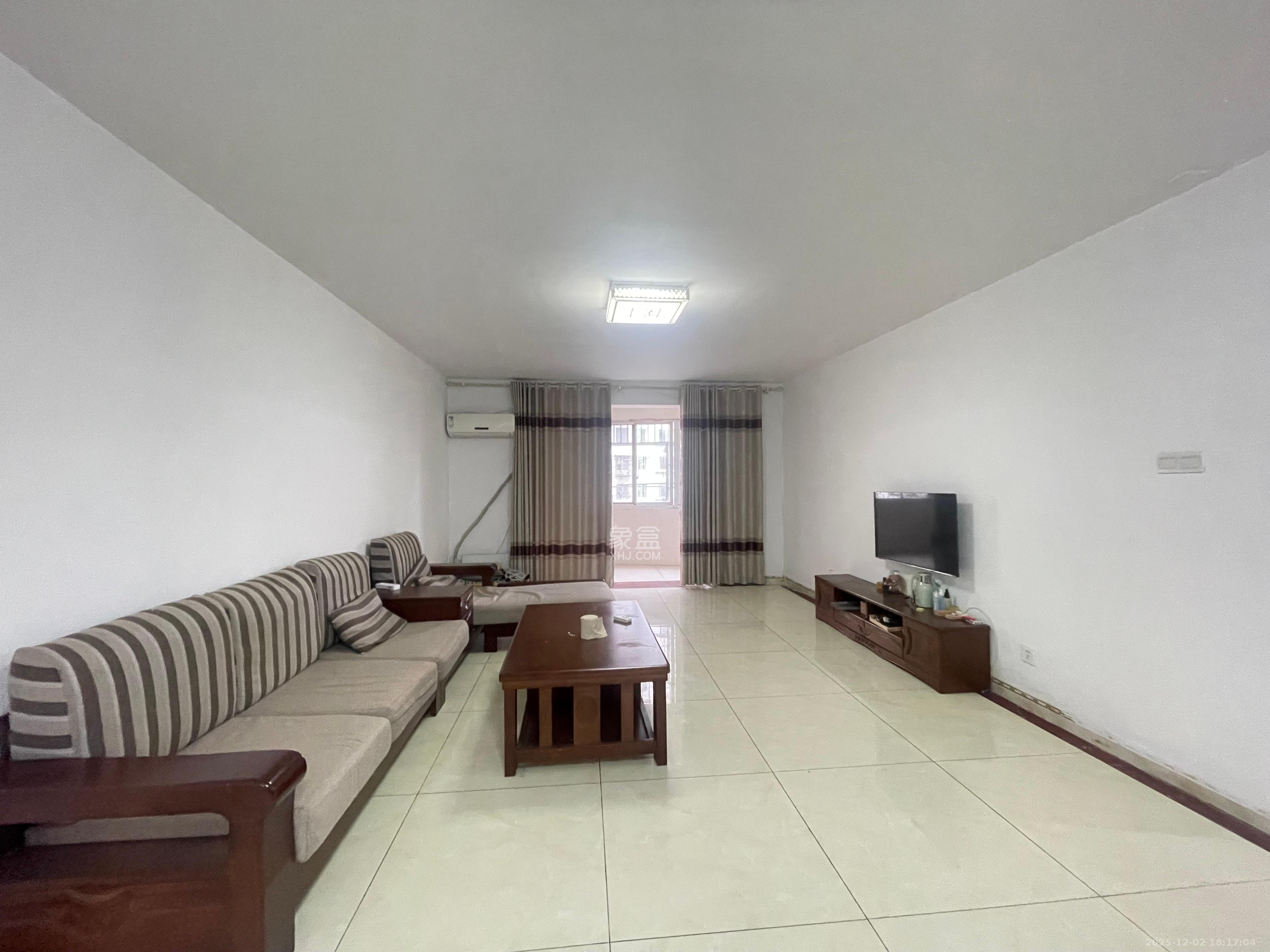 玛依拉山庄  3室2厅2卫    2800.0元/月