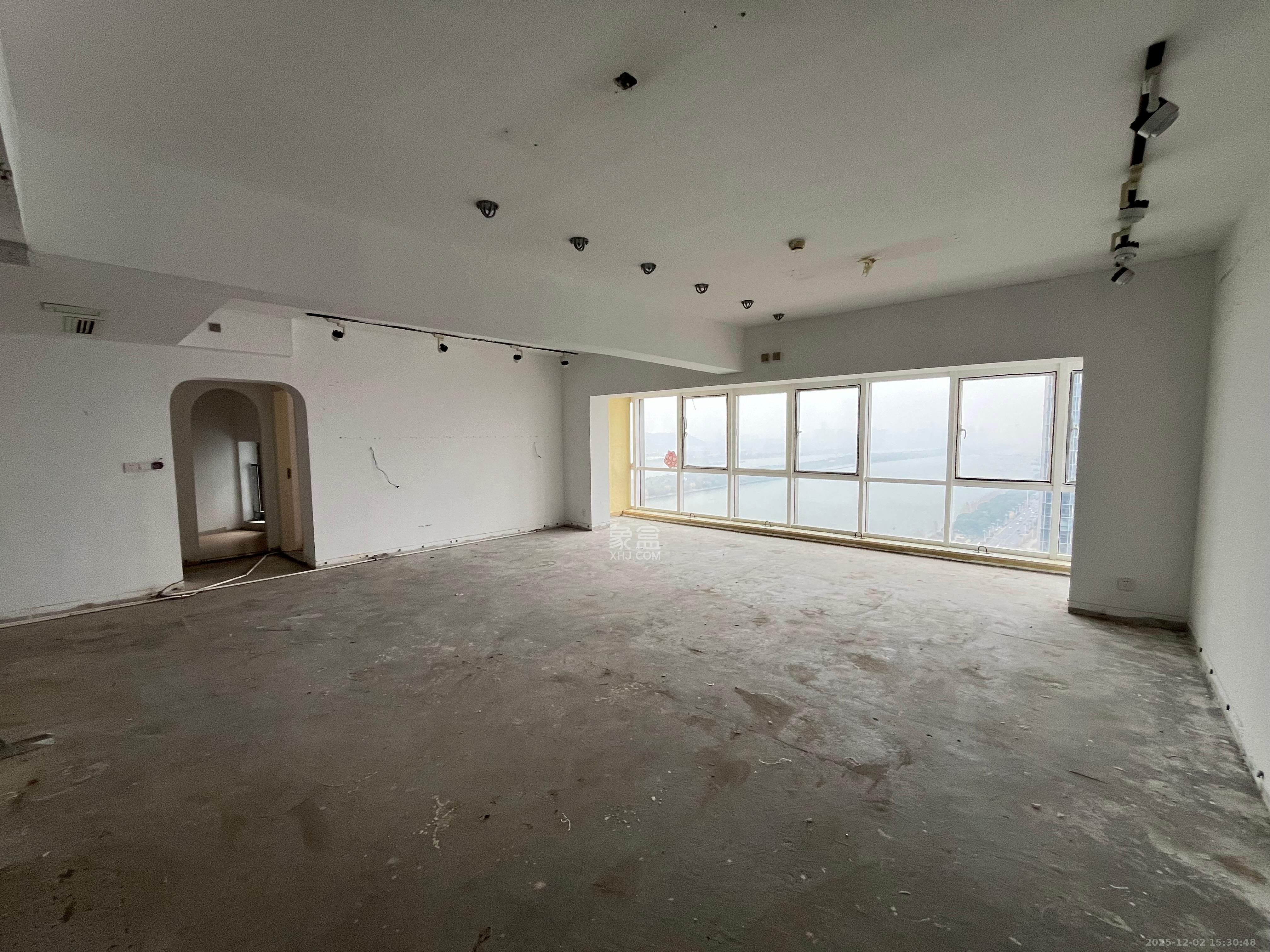 保利国际广场  1室2厅1卫    13000.0元/月