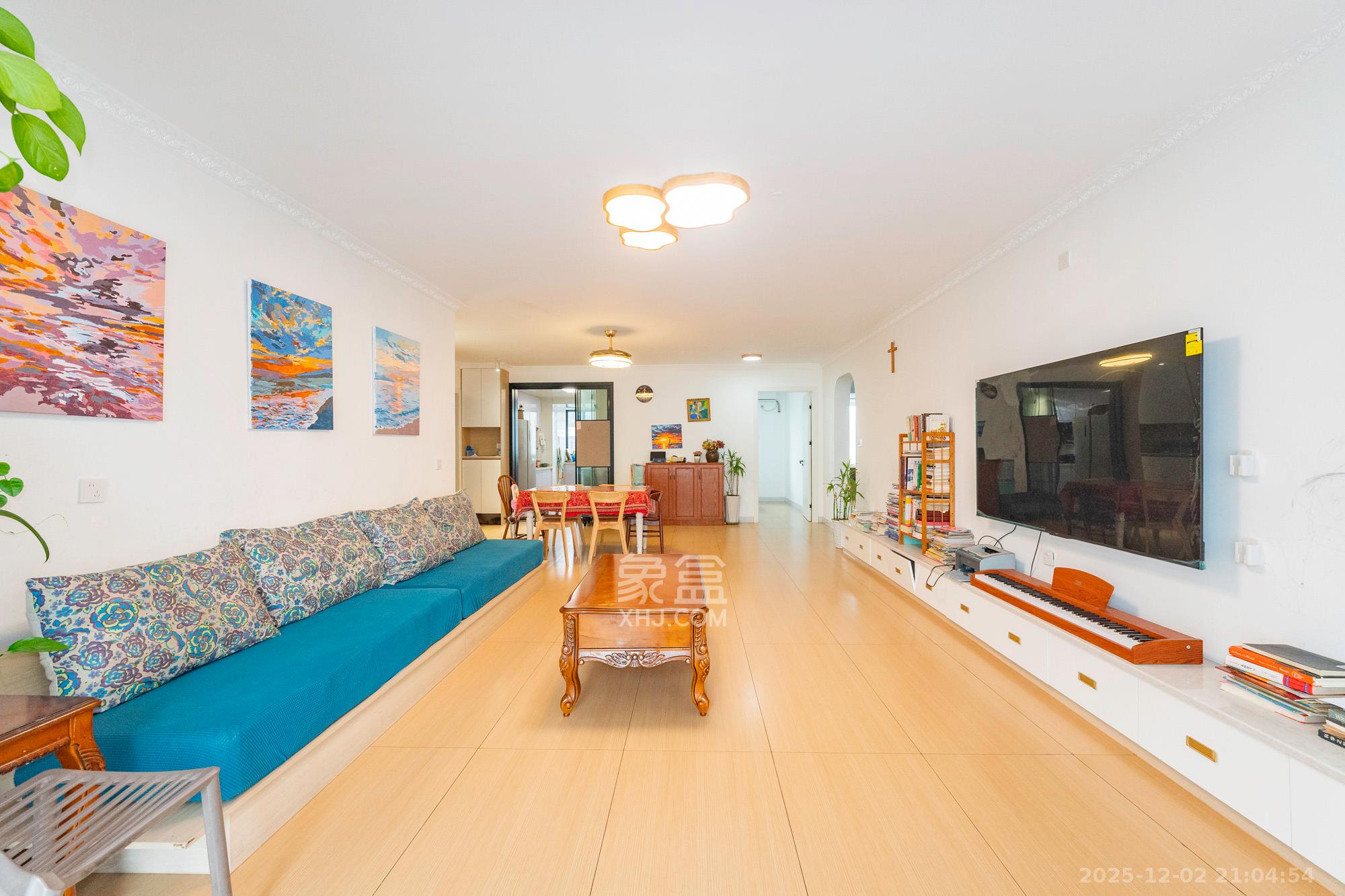 保利金香槟 4室2厅2卫 138.0万 保利金香槟 4室2厅2卫 138.0万客厅