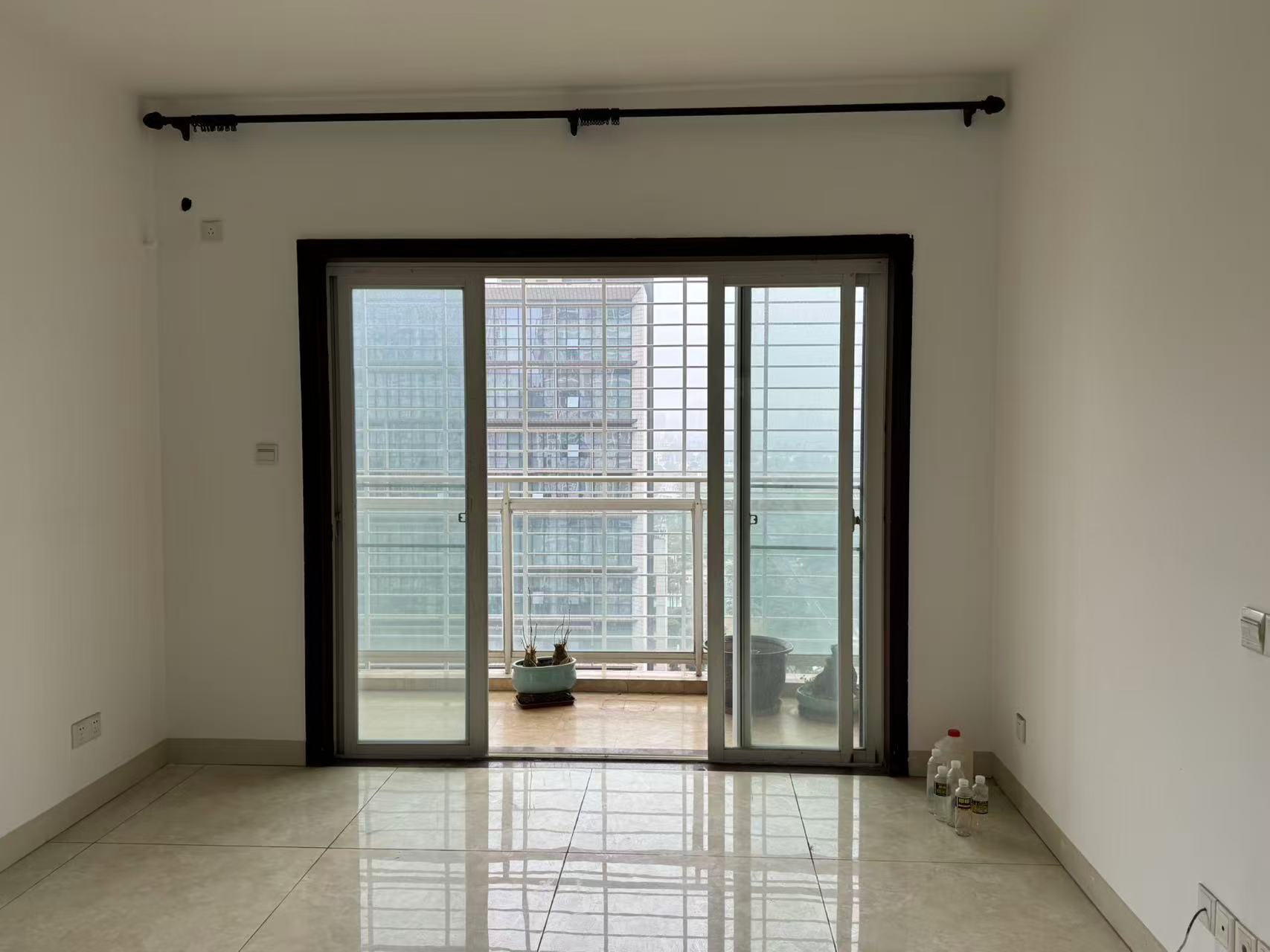 法苑里  3室2厅1卫    3500.0元/月室内图