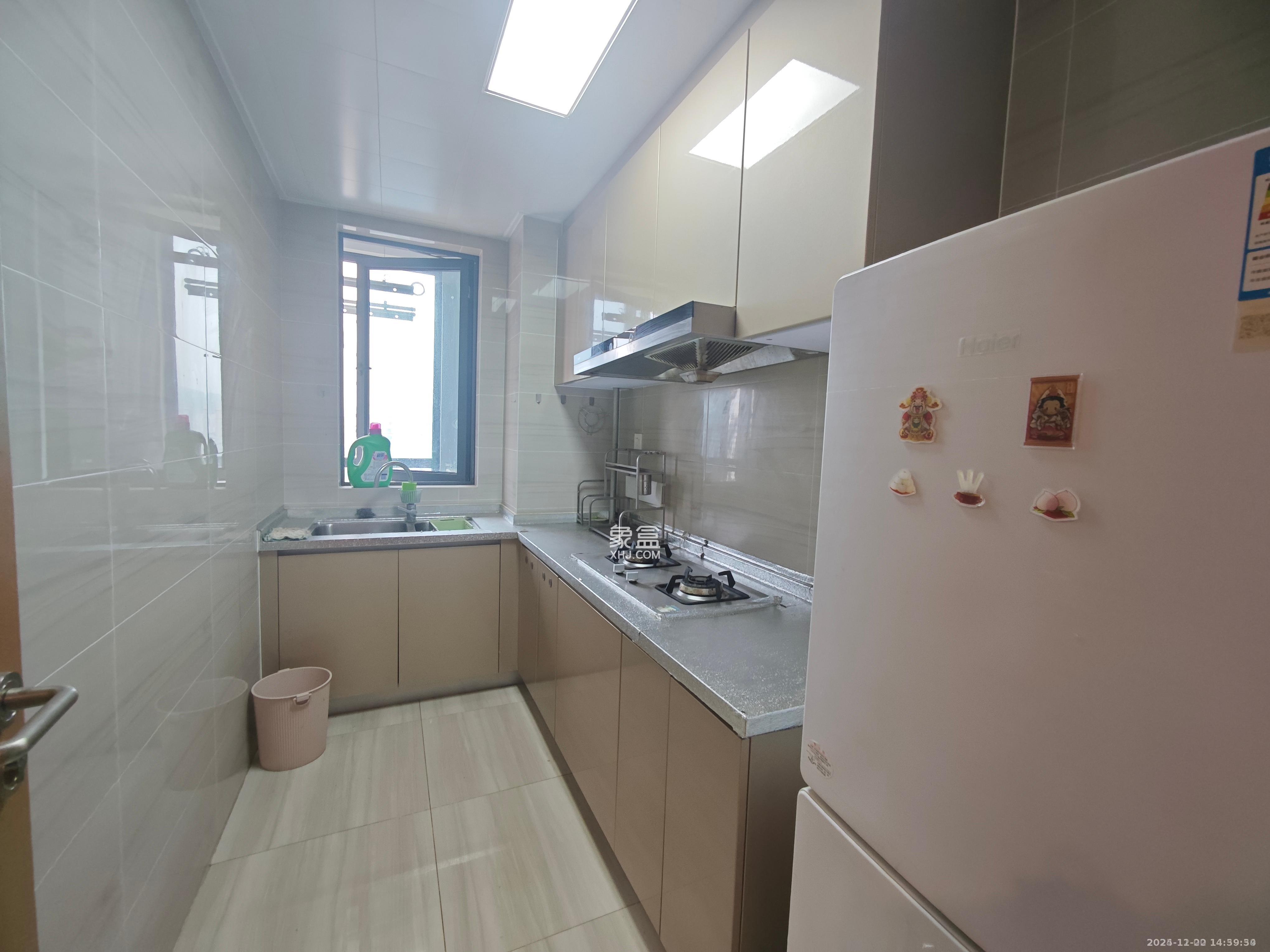 阳光100一期、四五期  3室2厅1卫    2800.0元/月室内图