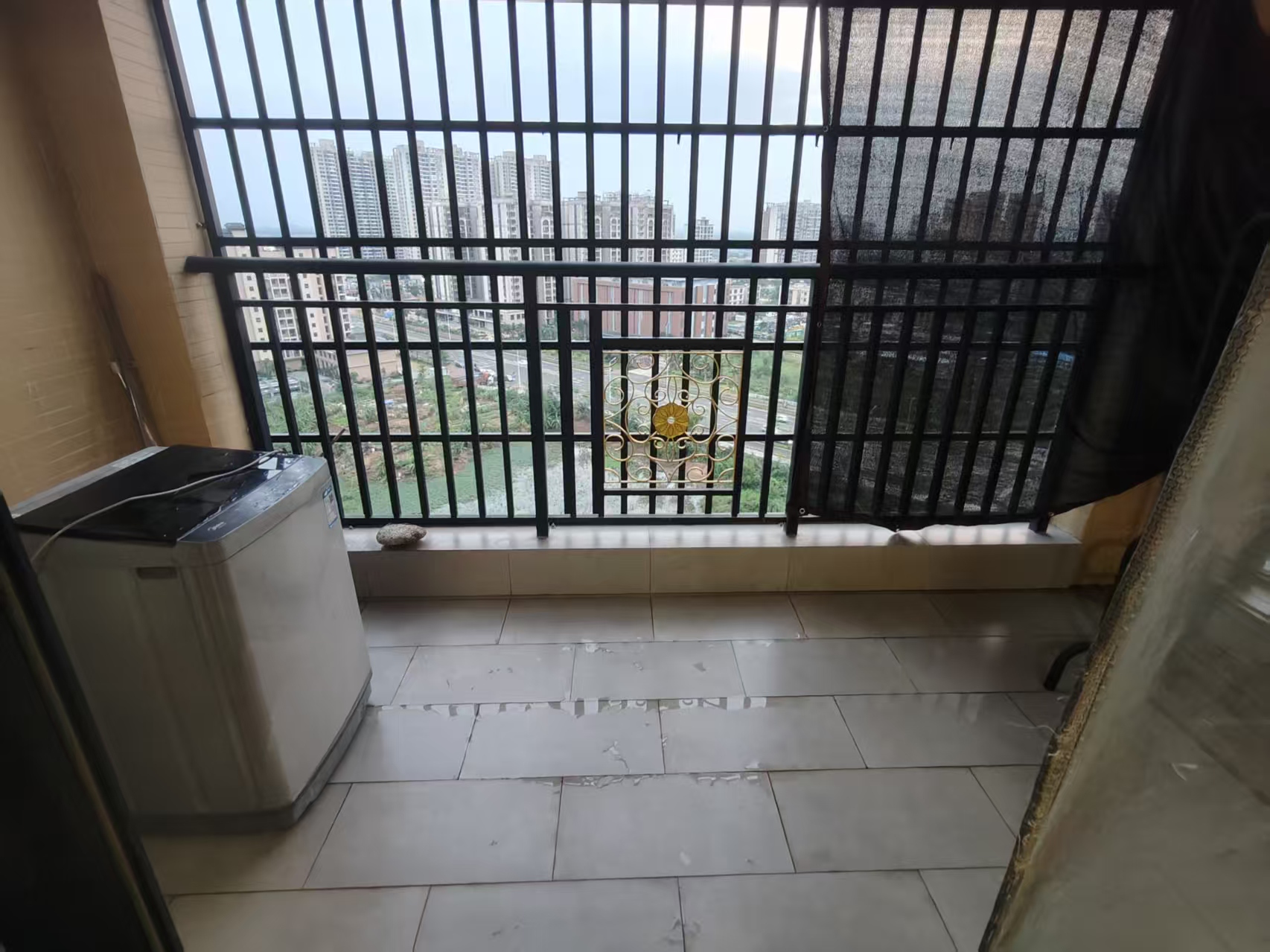 滨江世纪佳城（南院）  3室2厅2卫    2700.0元/月