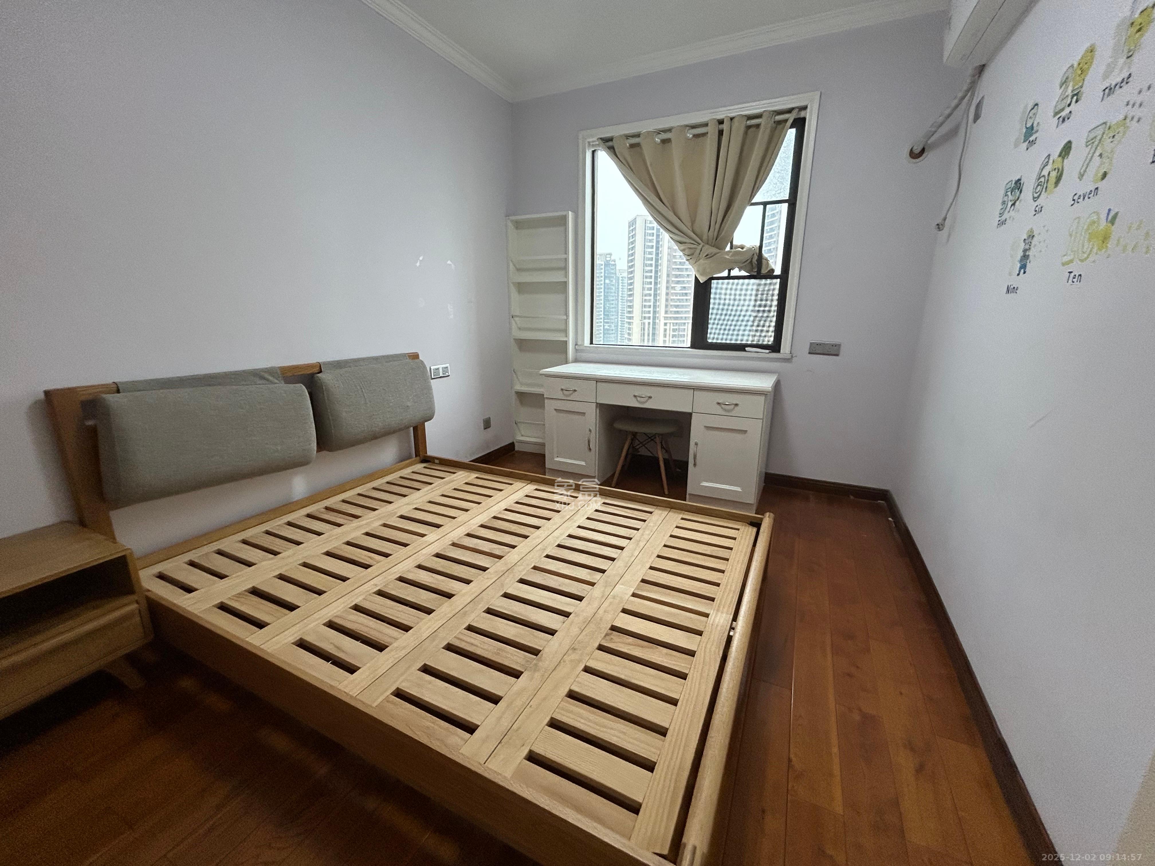 世茂外滩里（世茂铂翠湾三期）  4室2厅2卫    4000.0元/月室内图