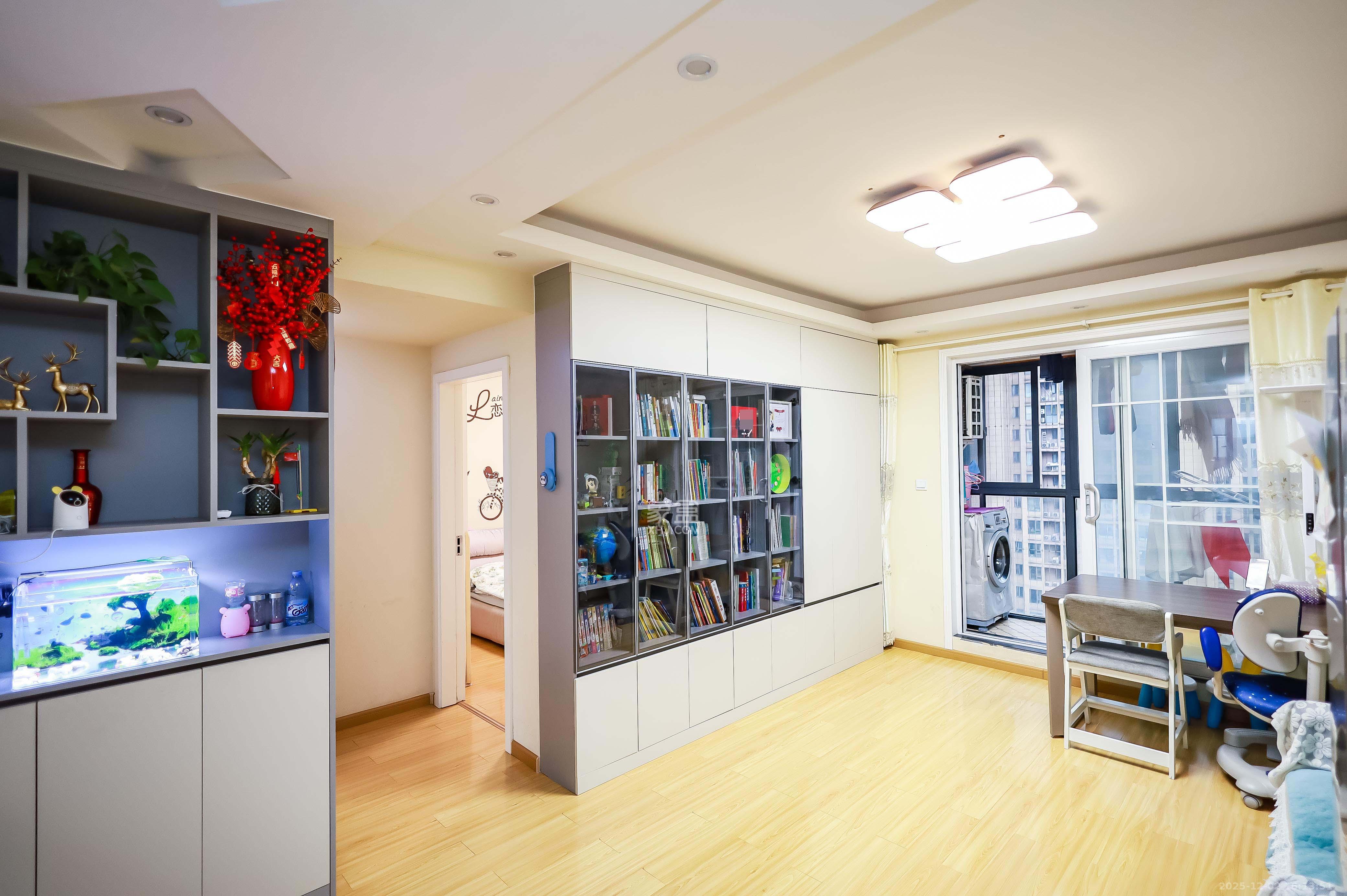 荣盛花语馨苑  3室2厅1卫    65.0万客厅