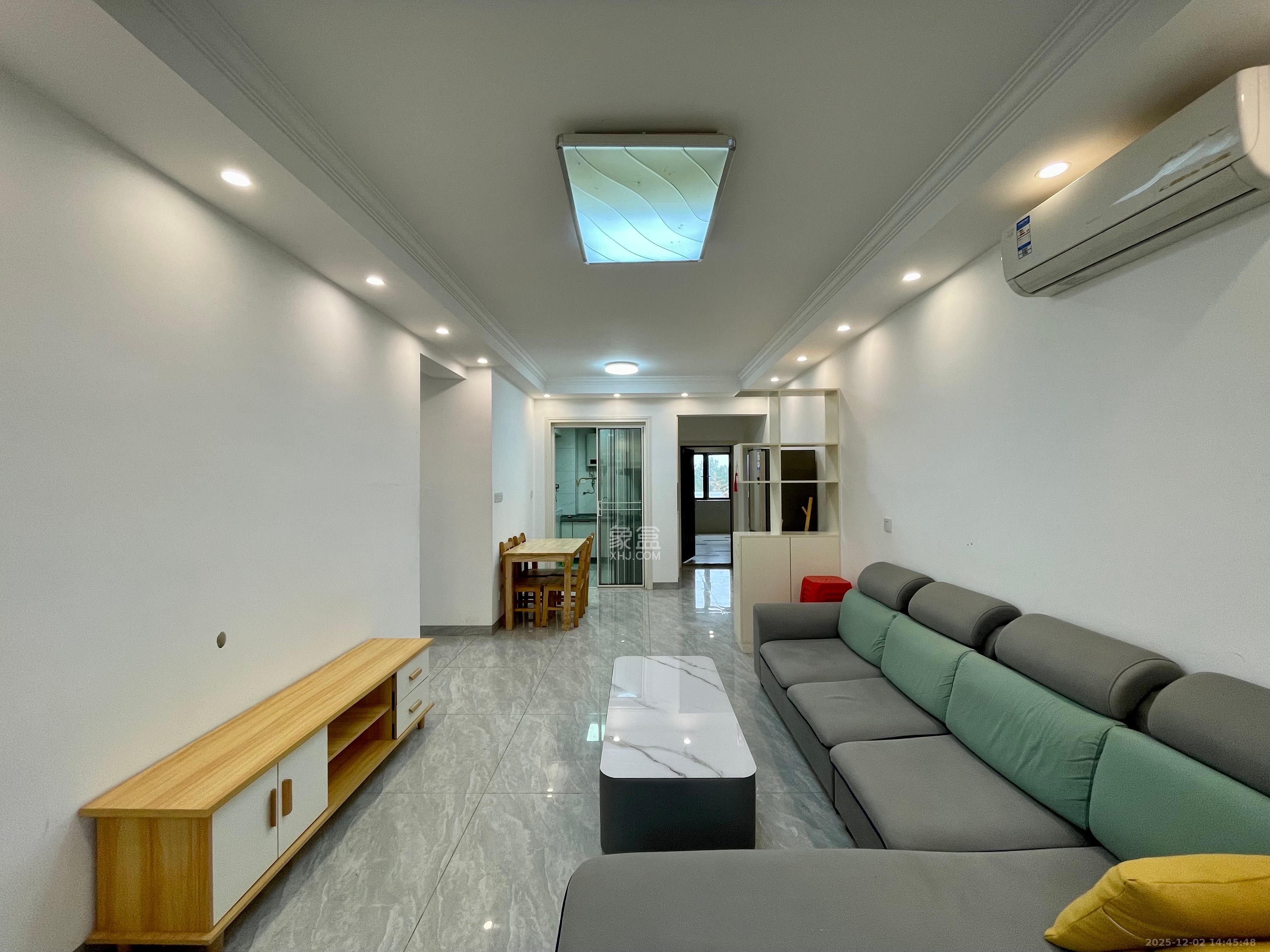 华润置地广场二期  3室2厅2卫    2000.0元/月