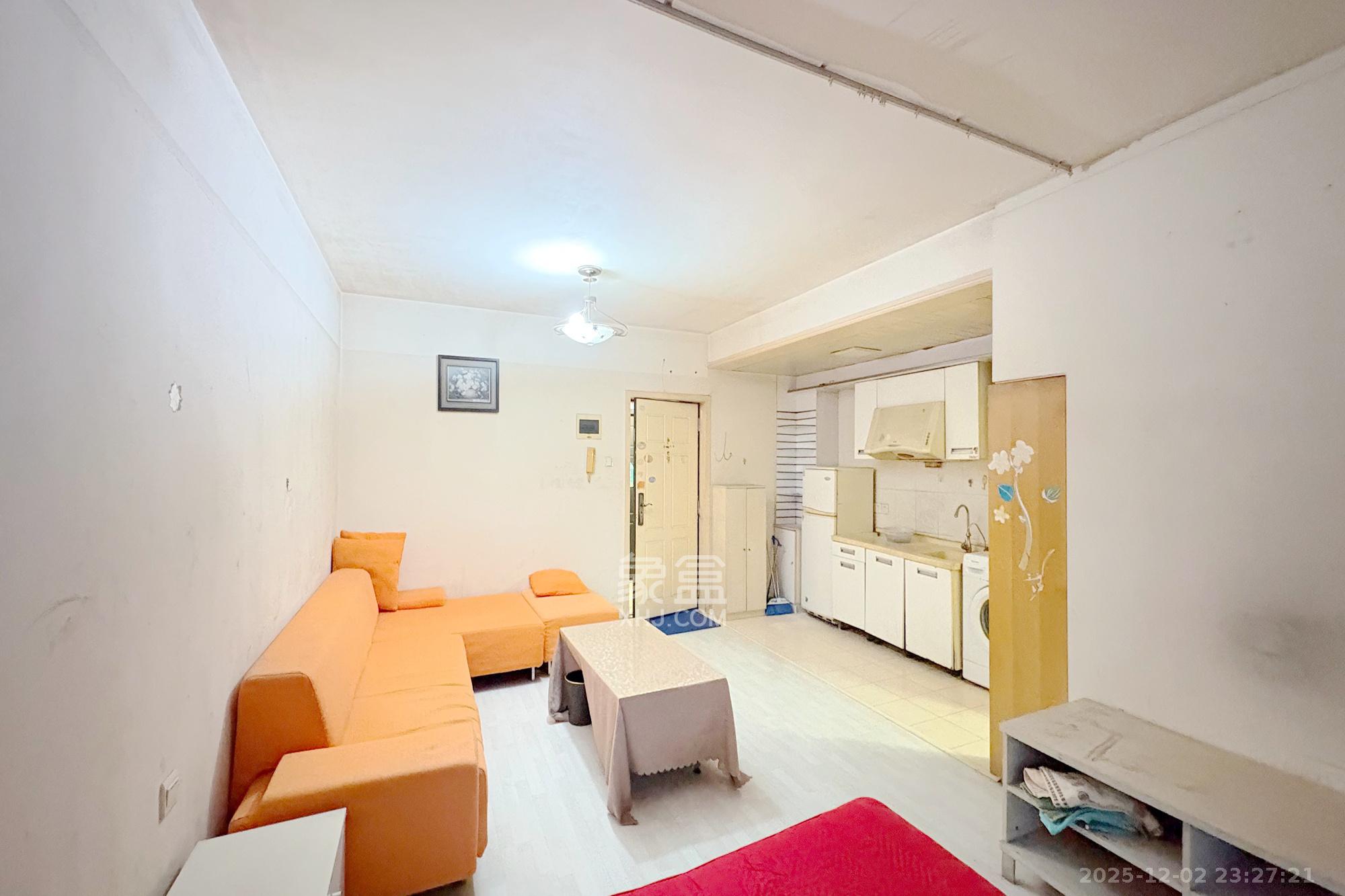 青年公寓 1室1厅1卫 48.0万 青年公寓 1室1厅1卫 48.0万客厅