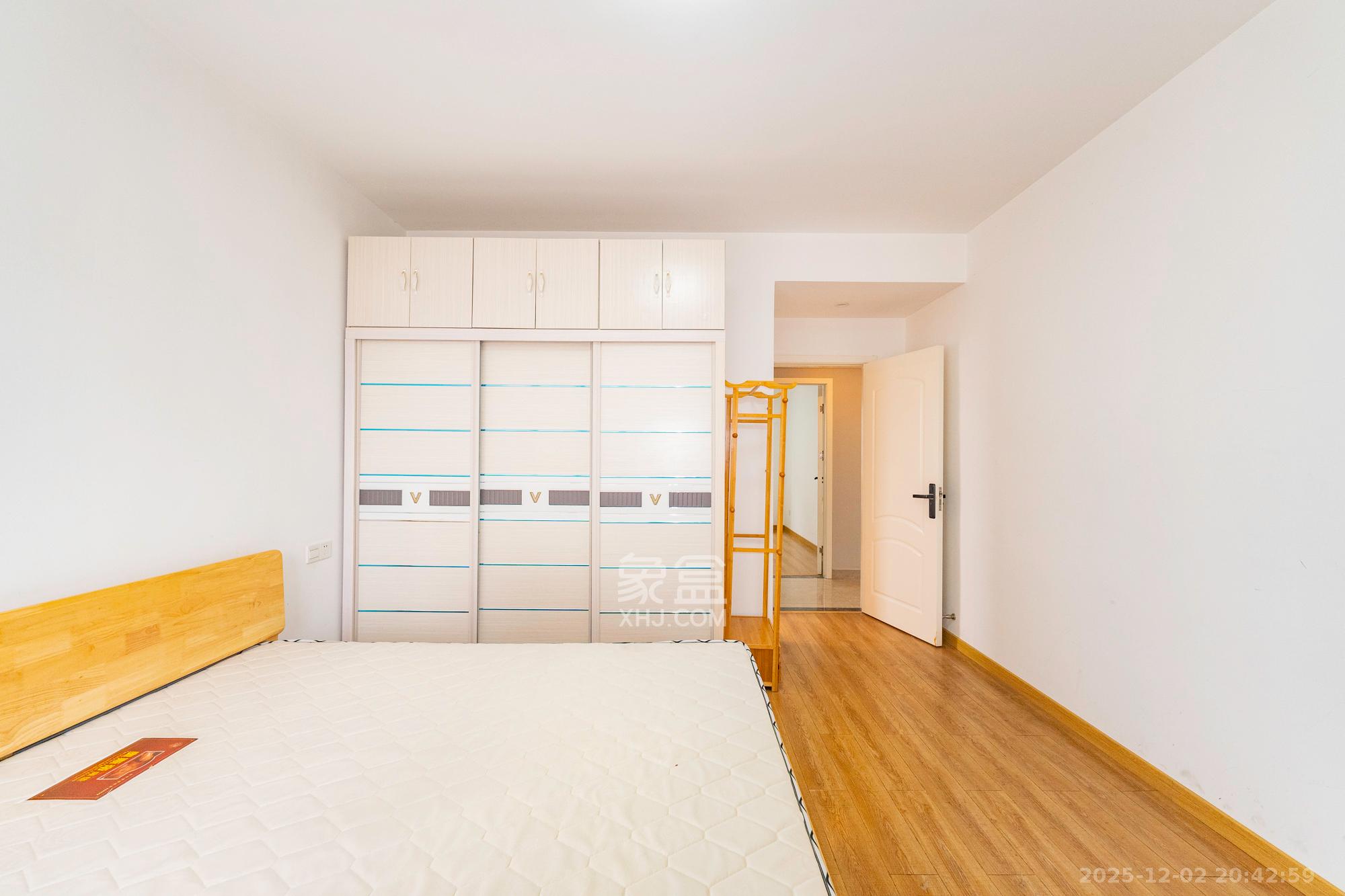 长大卧琥 4室2厅2卫 116.0万 长大卧琥 4室2厅2卫 116.0万卧室