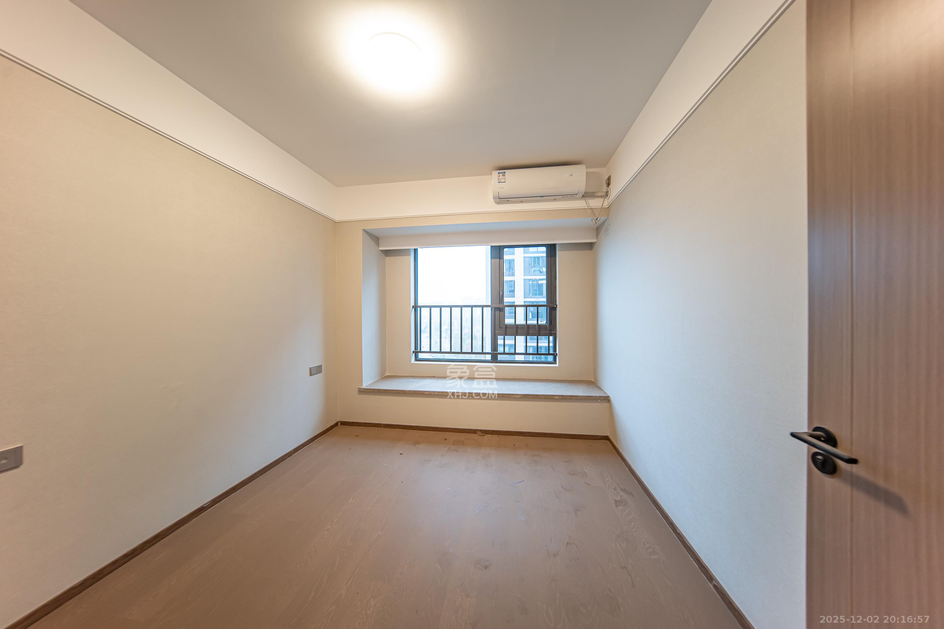 建发电建江山悦  4室2厅2卫    150.0万卧室