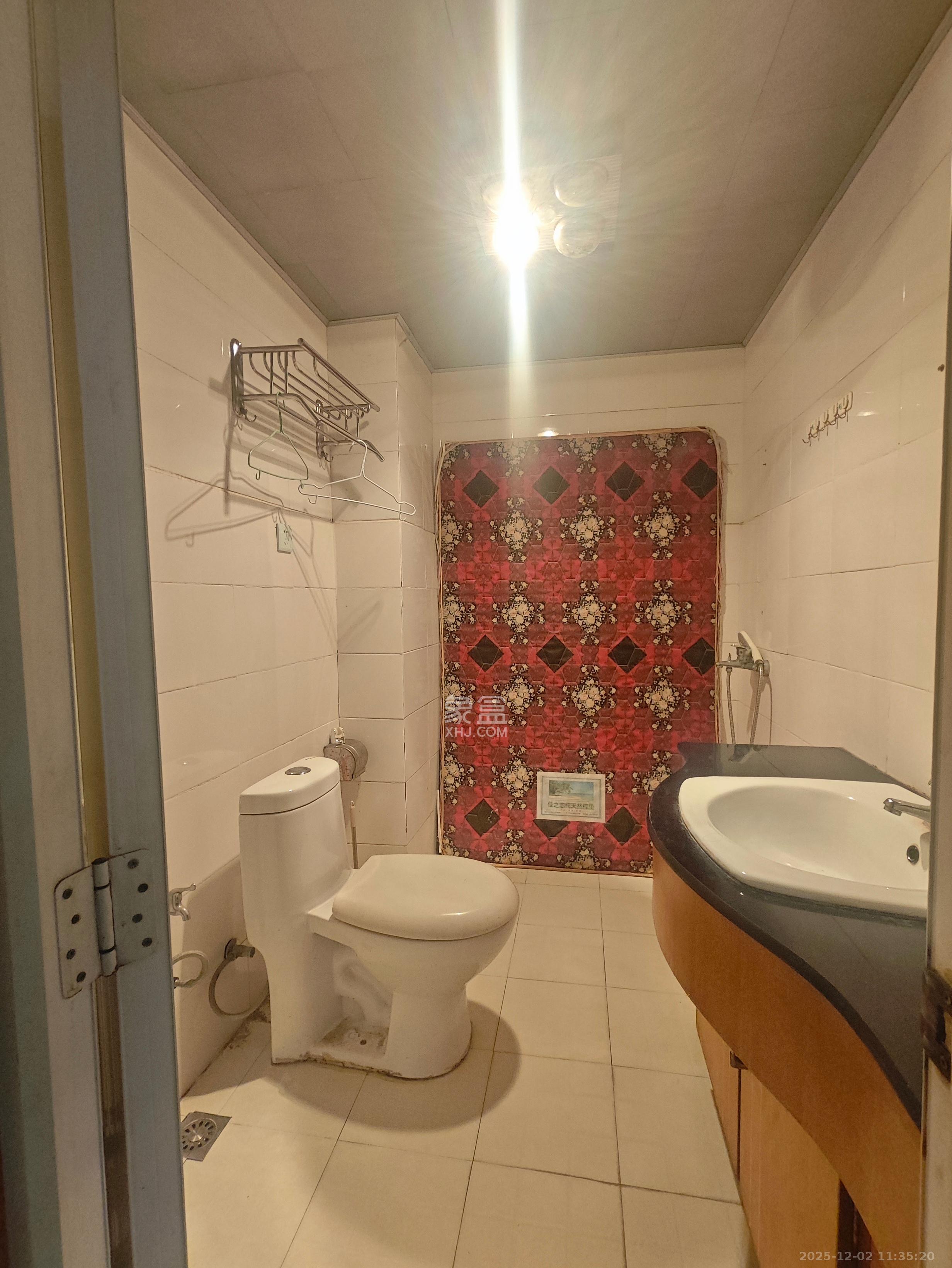 绿荫家园  3室1厅2卫    1800.0元/月室内图