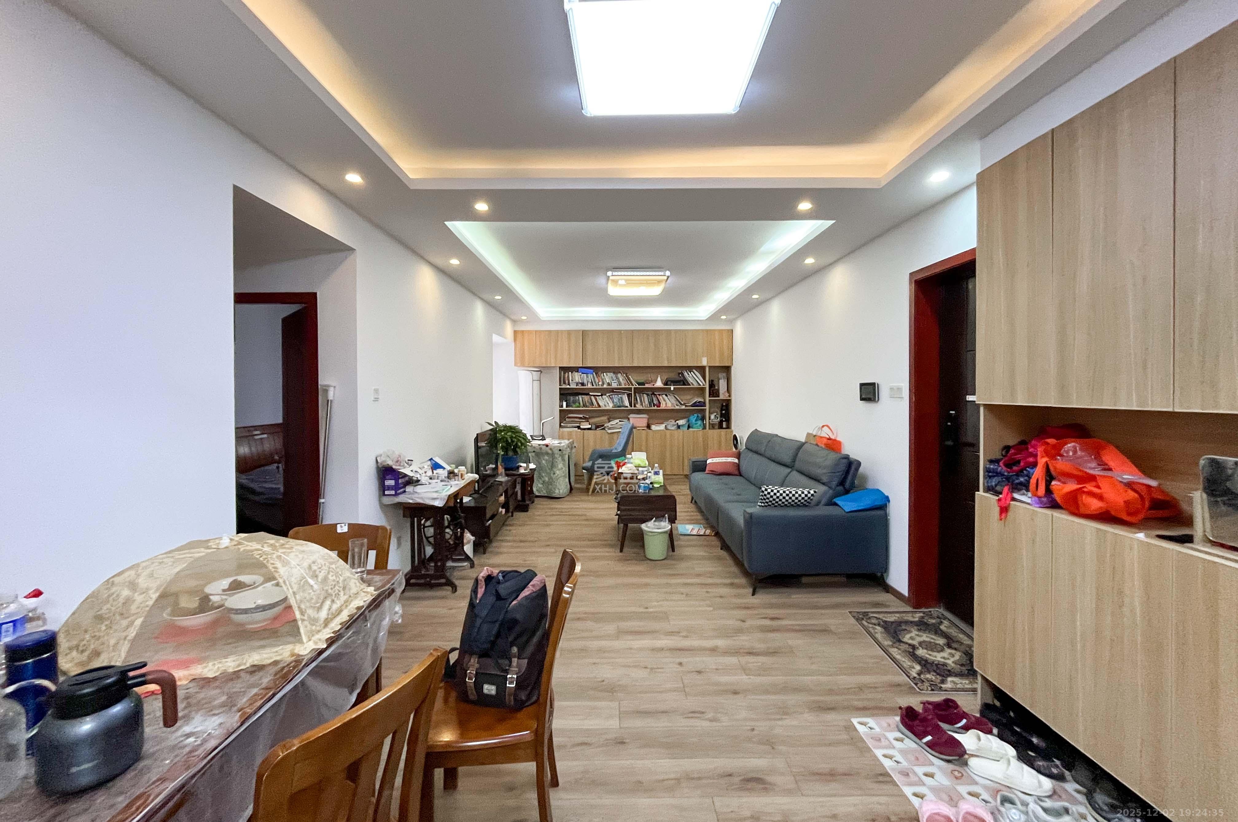 中海梅溪湖壹号  3室2厅1卫    148.0万客厅