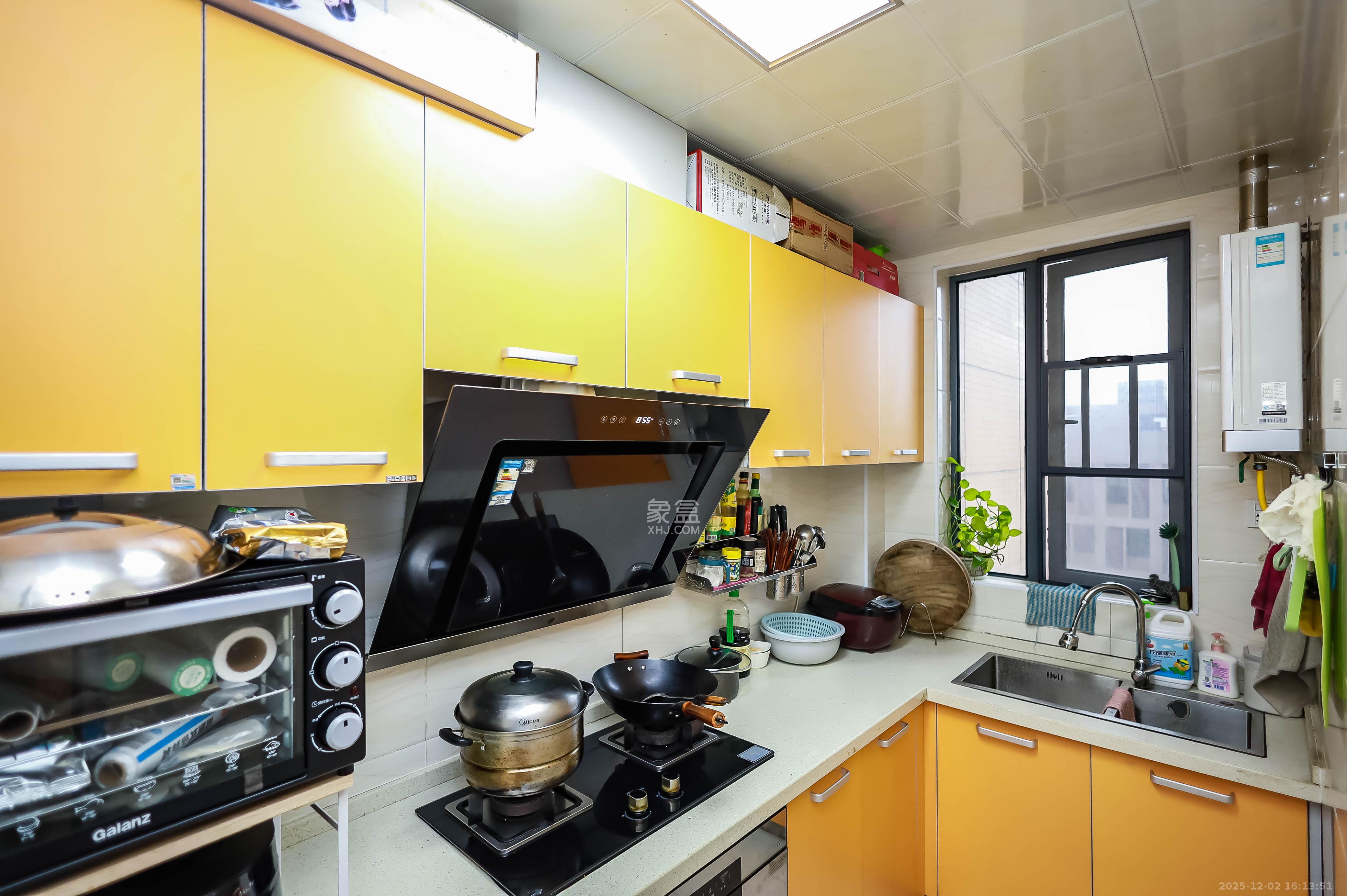 荣盛花语馨苑  3室2厅1卫    65.0万厨房