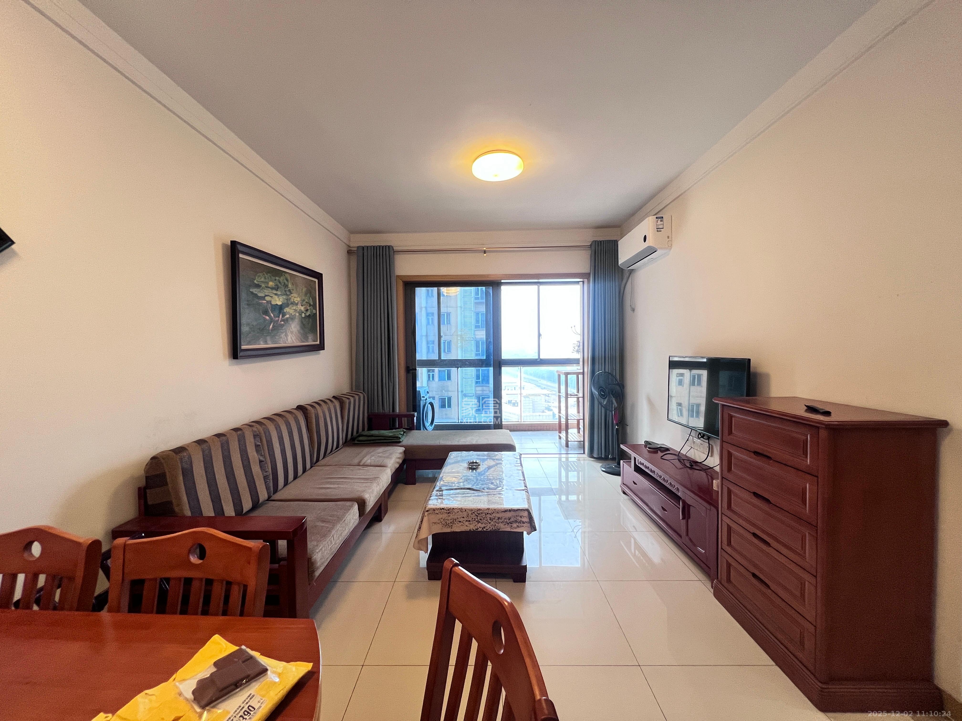 珠江花城三期锦鲤  1室2厅1卫    2100.0元/月室内图