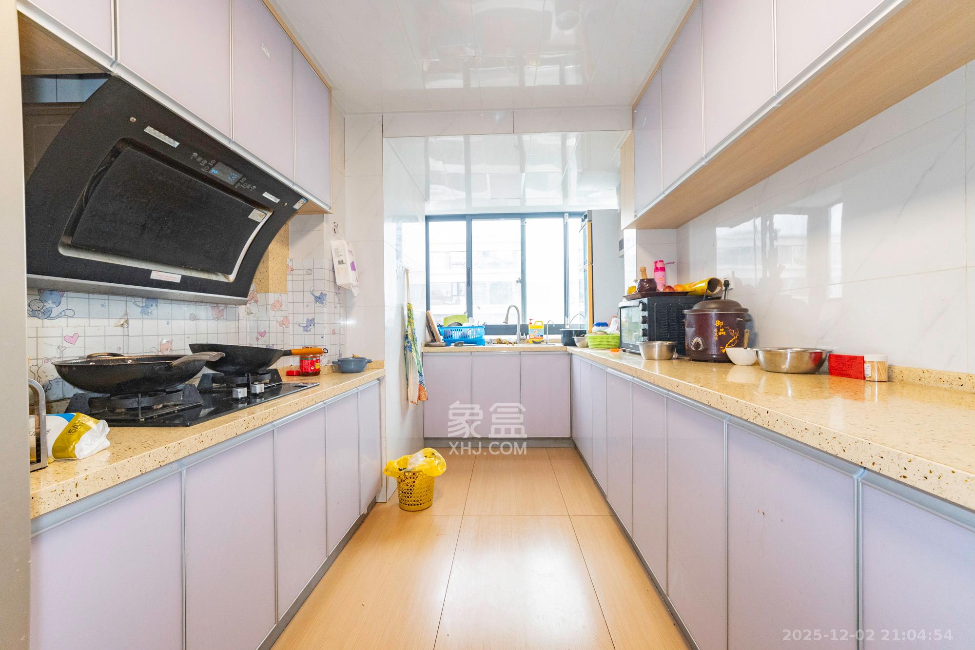 保利金香槟  4室2厅2卫    138.0万厨房