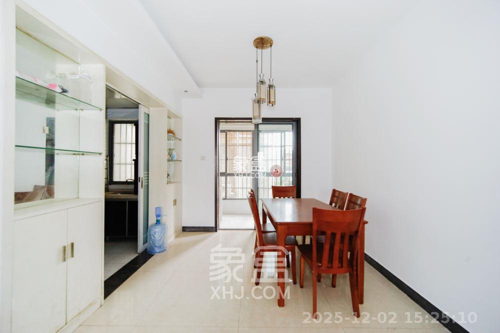 上海城小区 4室2厅2卫 2400.0元/月 上海城小区 4室2厅2卫 2400.0元/月室内图