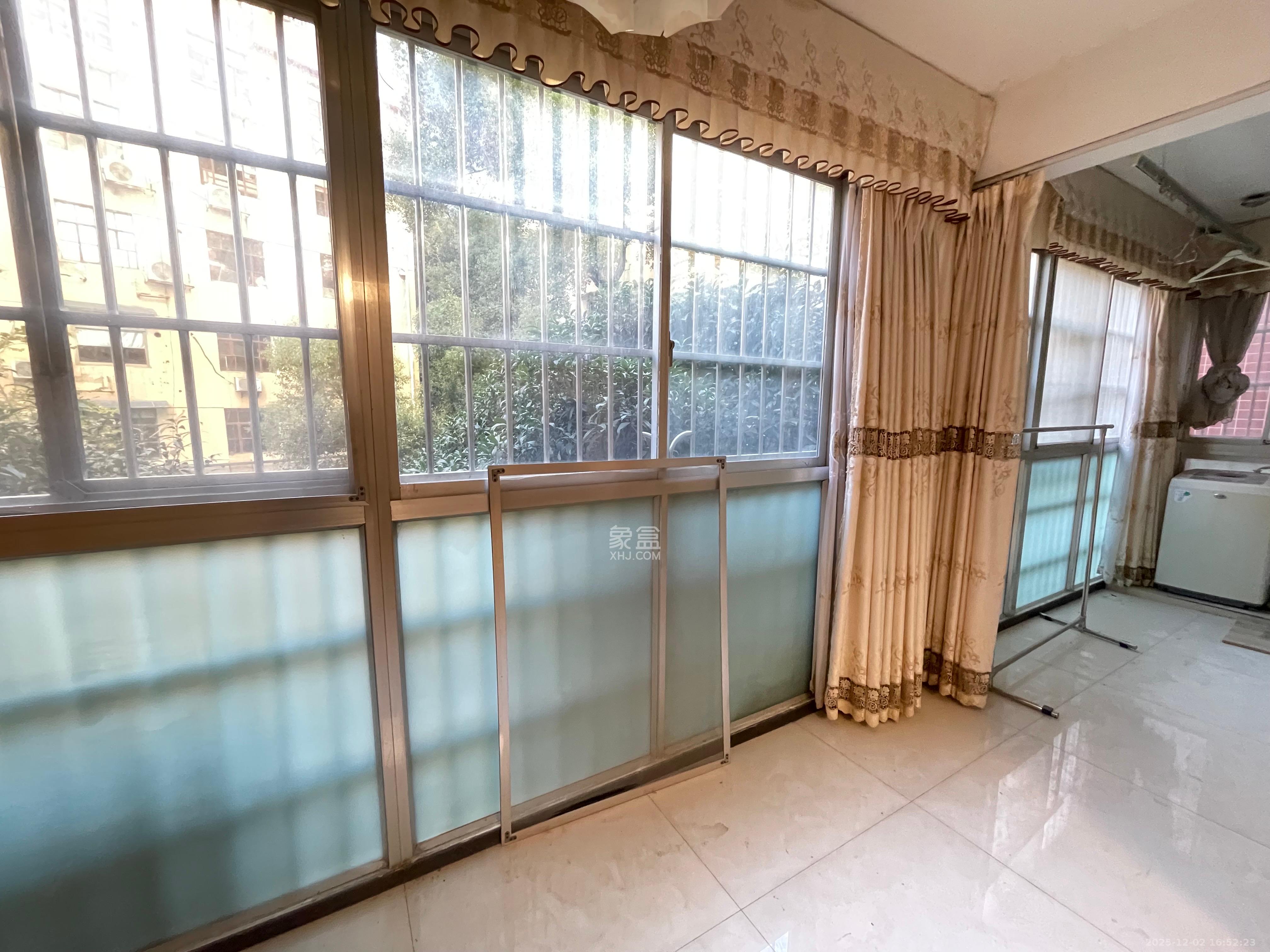 鸿景雅苑 4室2厅1卫 3200.0元/月 鸿景雅苑 4室2厅1卫 3200.0元/月室内图