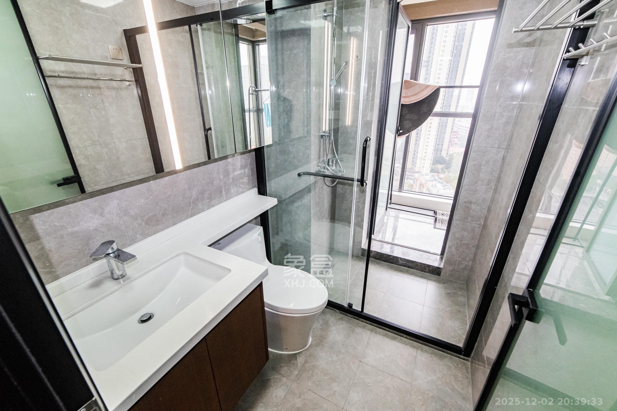 北辰瀚江府 3室2厅2卫 240.0万 北辰瀚江府 3室2厅2卫 240.0万卫生间