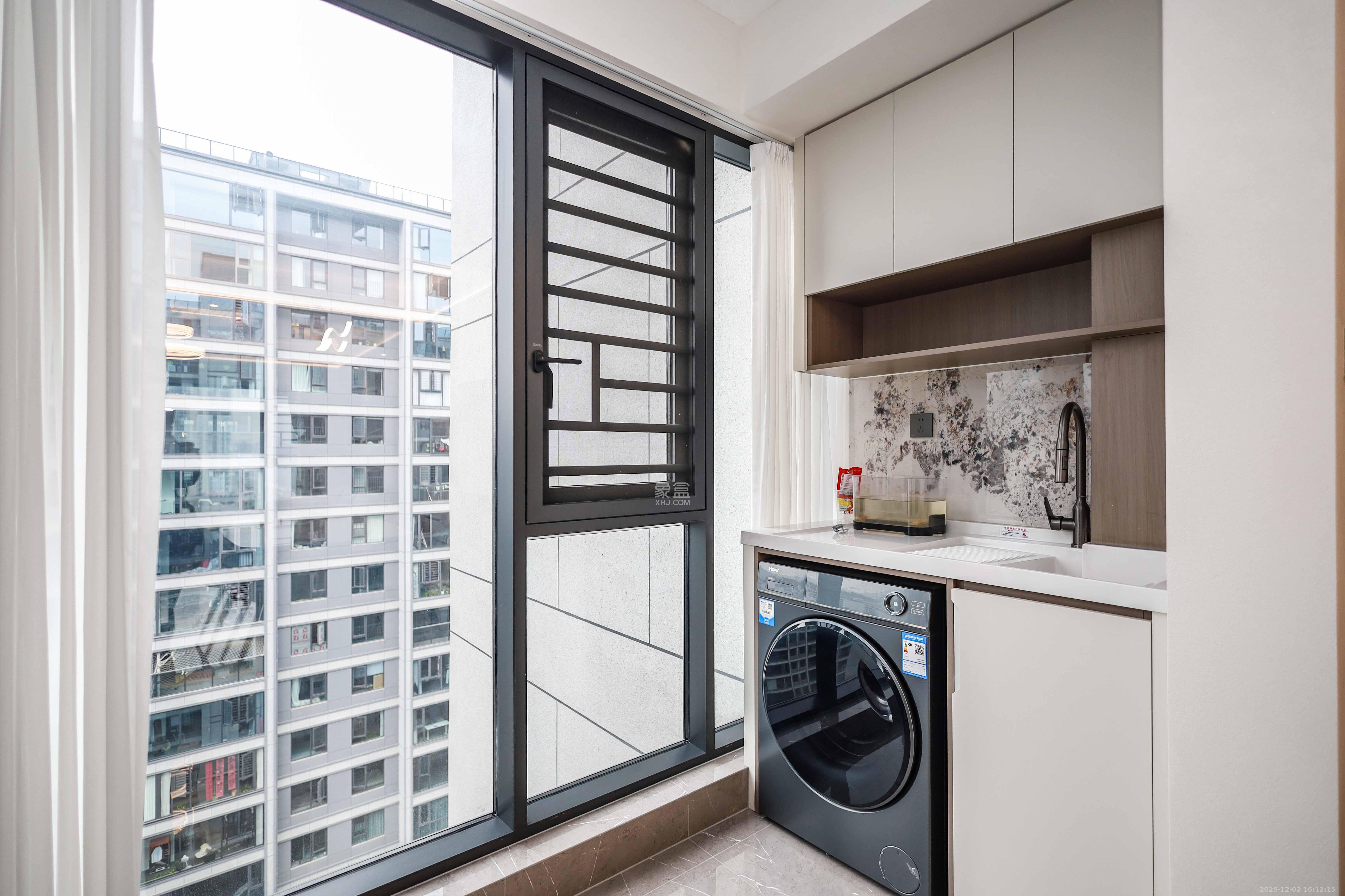 龙湖舜山府  4室2厅2卫    250.0万阳台