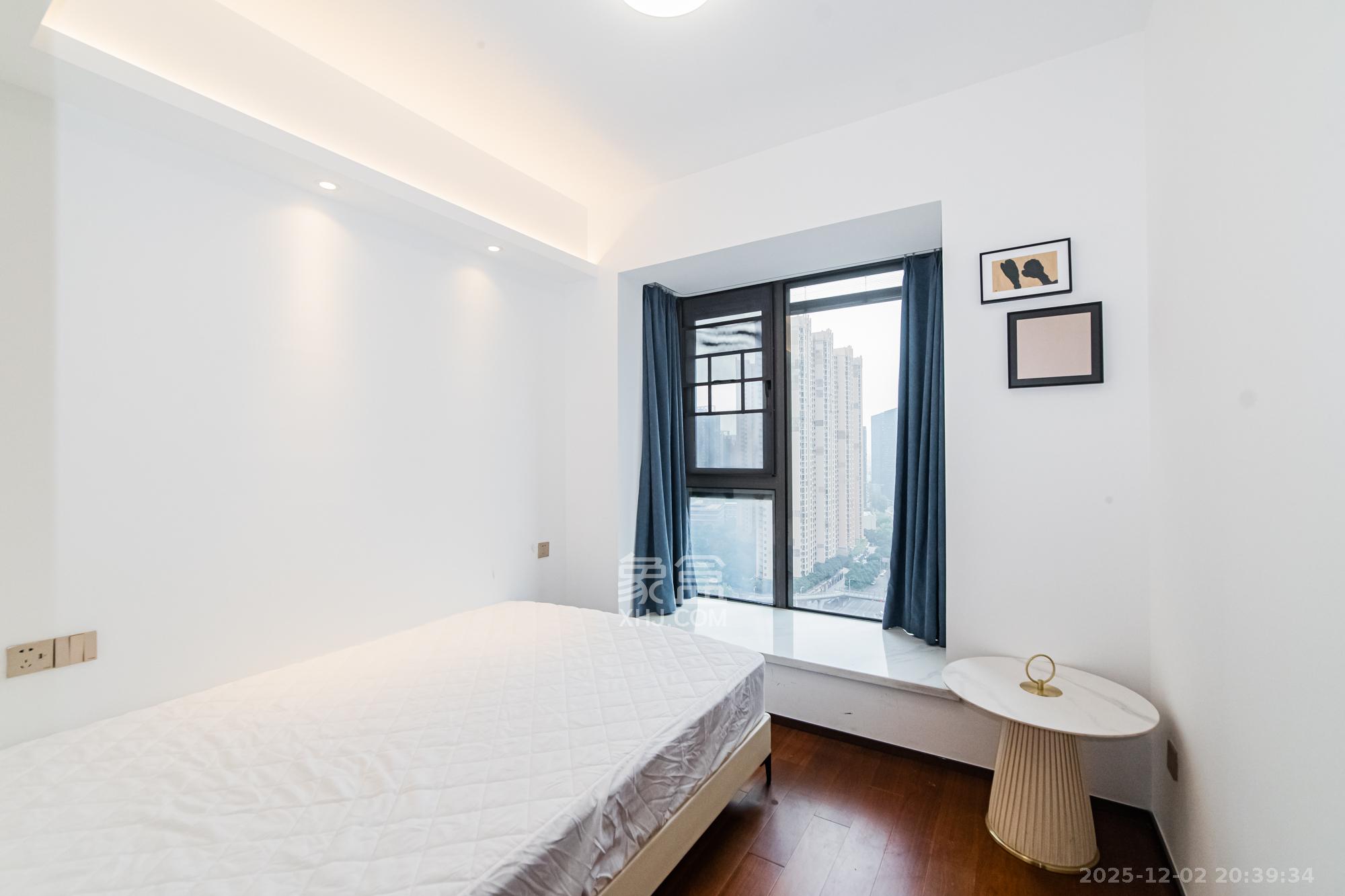 北辰瀚江府  3室2厅2卫    240.0万卧室