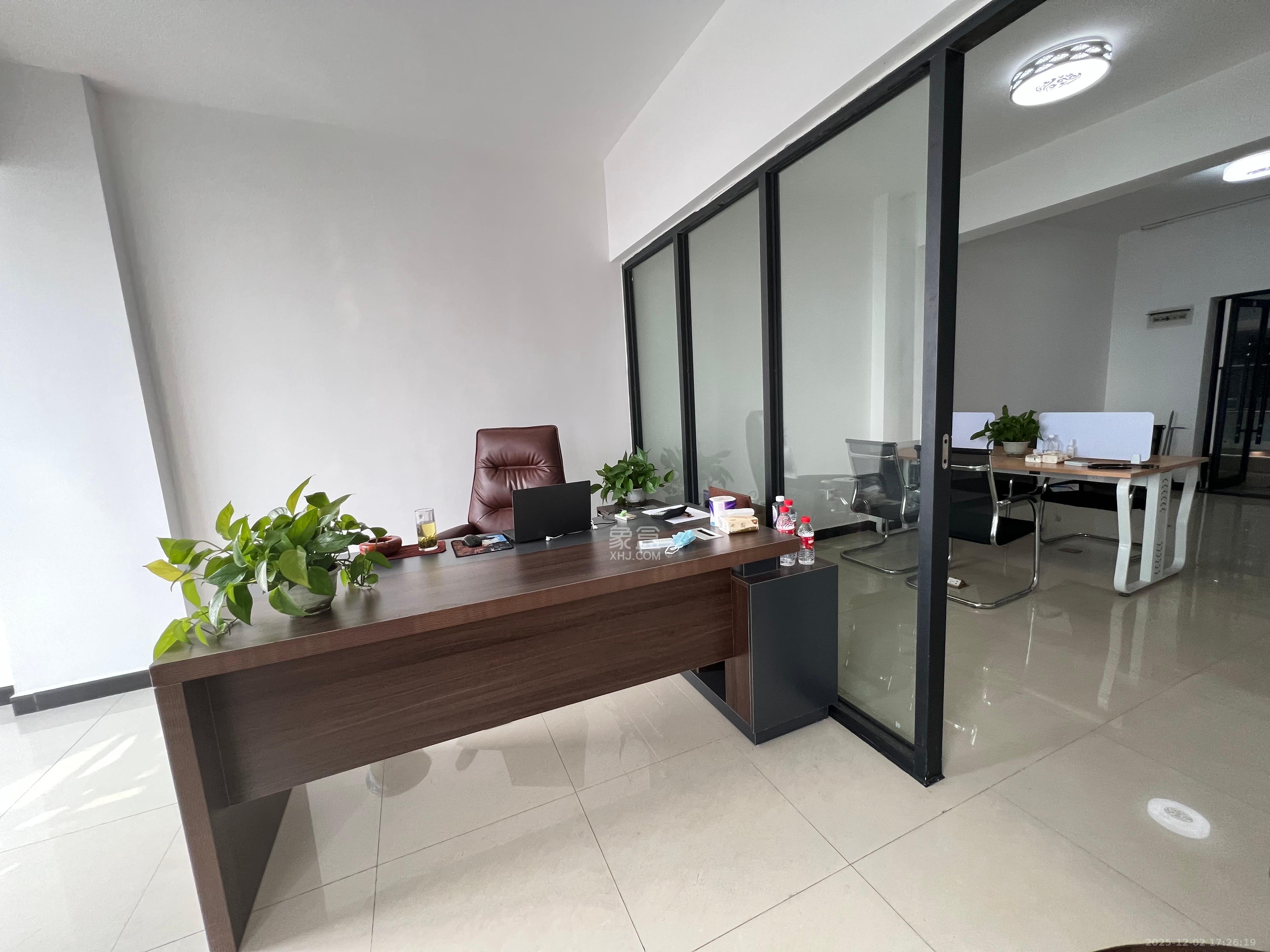 长房中庭国际（东郡华蓉广场）  2室1厅1卫    3400.0元/月室内图