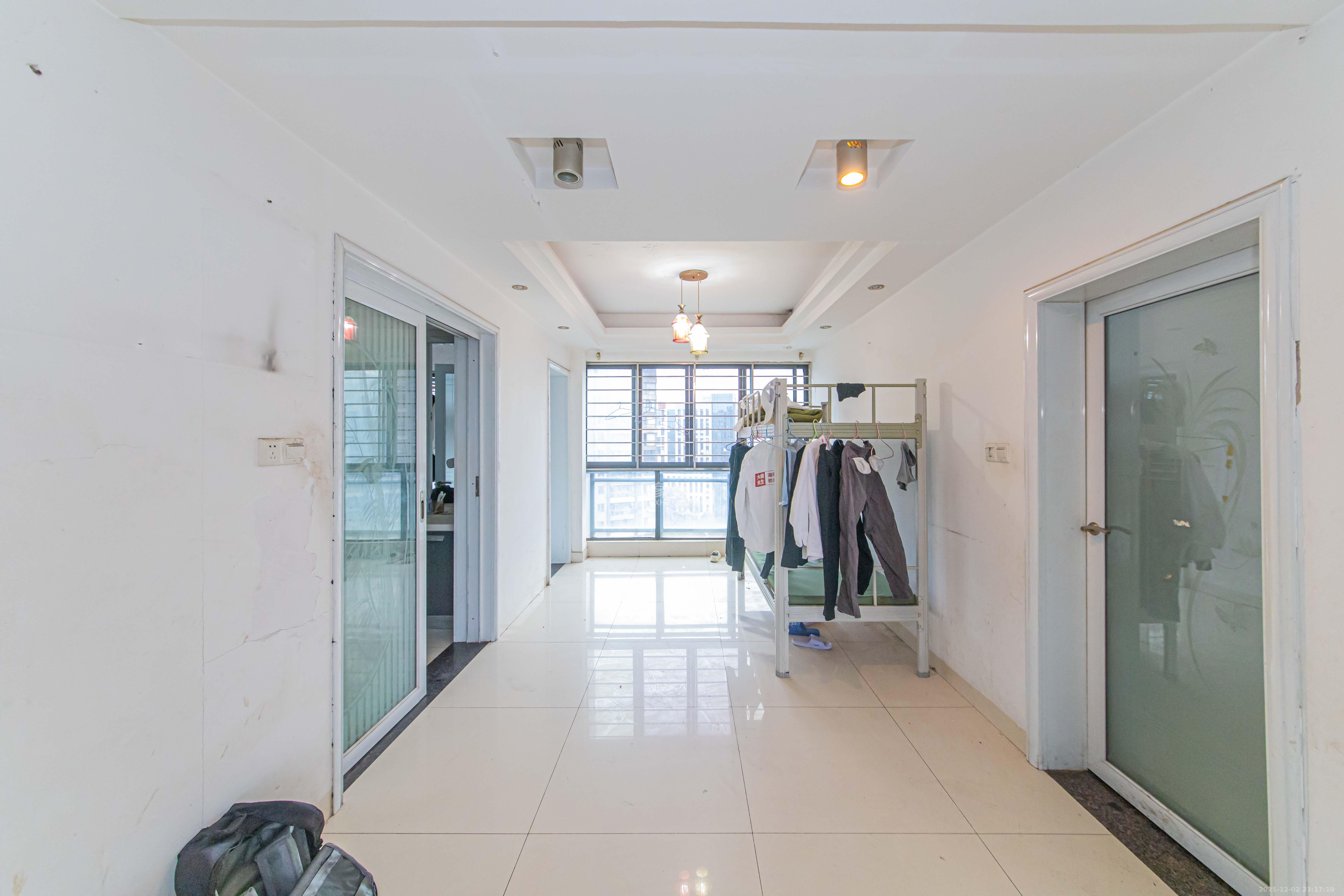 中信城市广场（中信新城一期）  4室2厅2卫    149.0万客厅