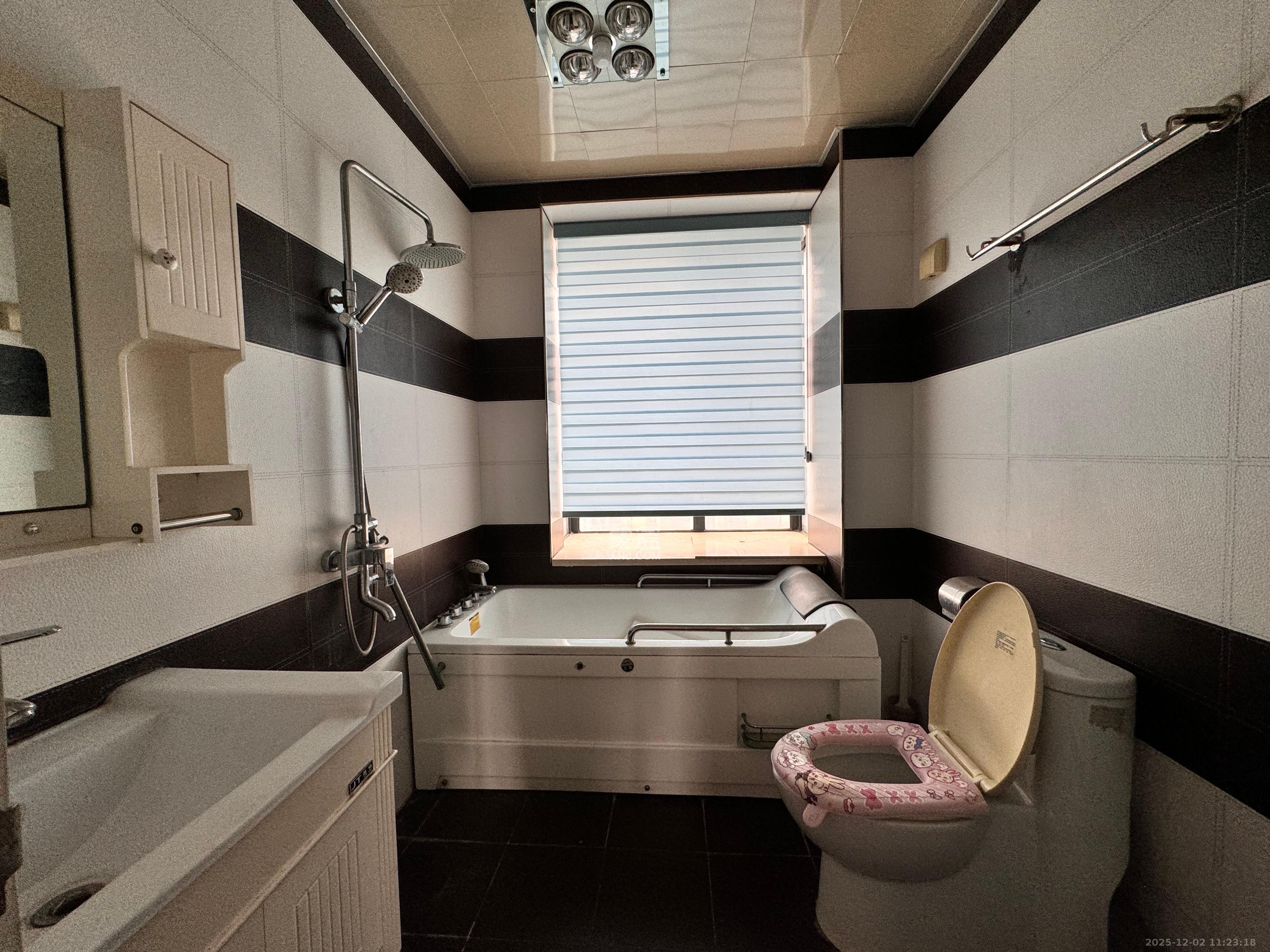 莱茵城 3室2厅2卫 2200.0元/月 莱茵城 3室2厅2卫 2200.0元/月室内图