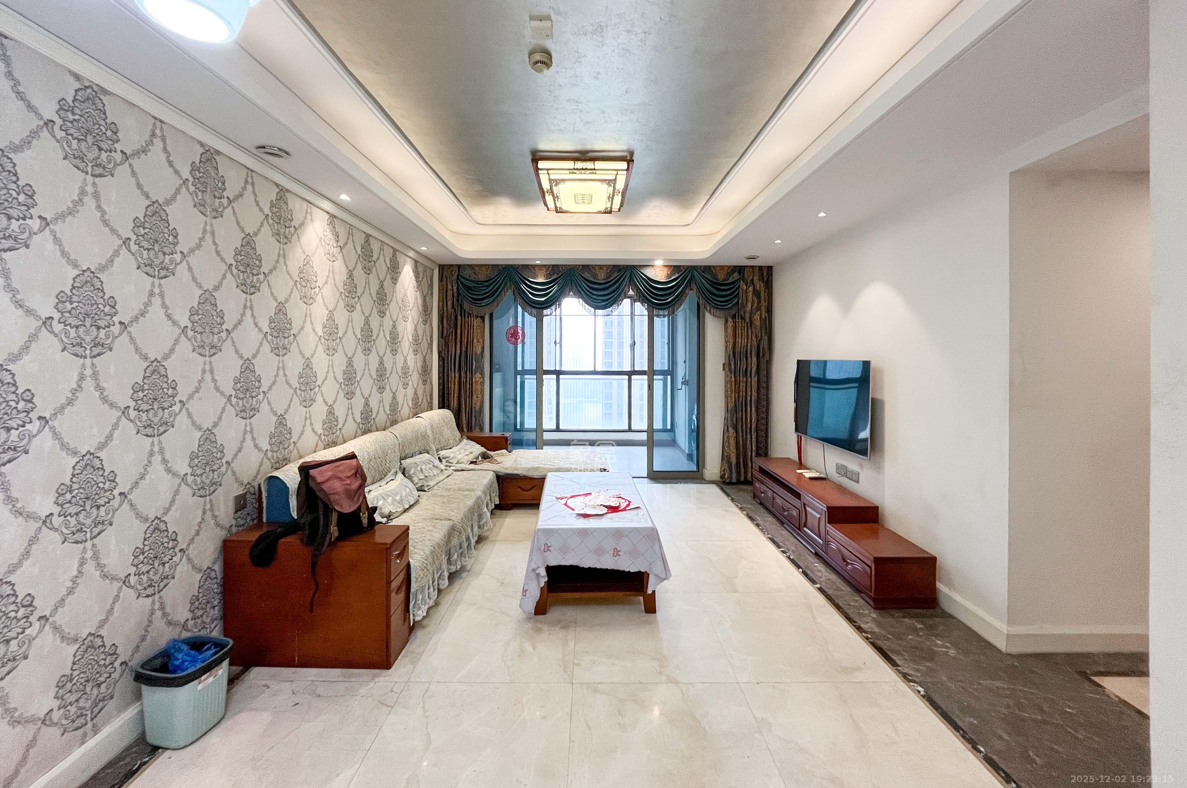 梅溪湖金茂府(金茂广场)(金茂览秀城) 3室2厅2卫 190.0万 梅溪湖金茂府(金茂广场)(金茂览秀城) 3室2厅2卫 190.0万客厅