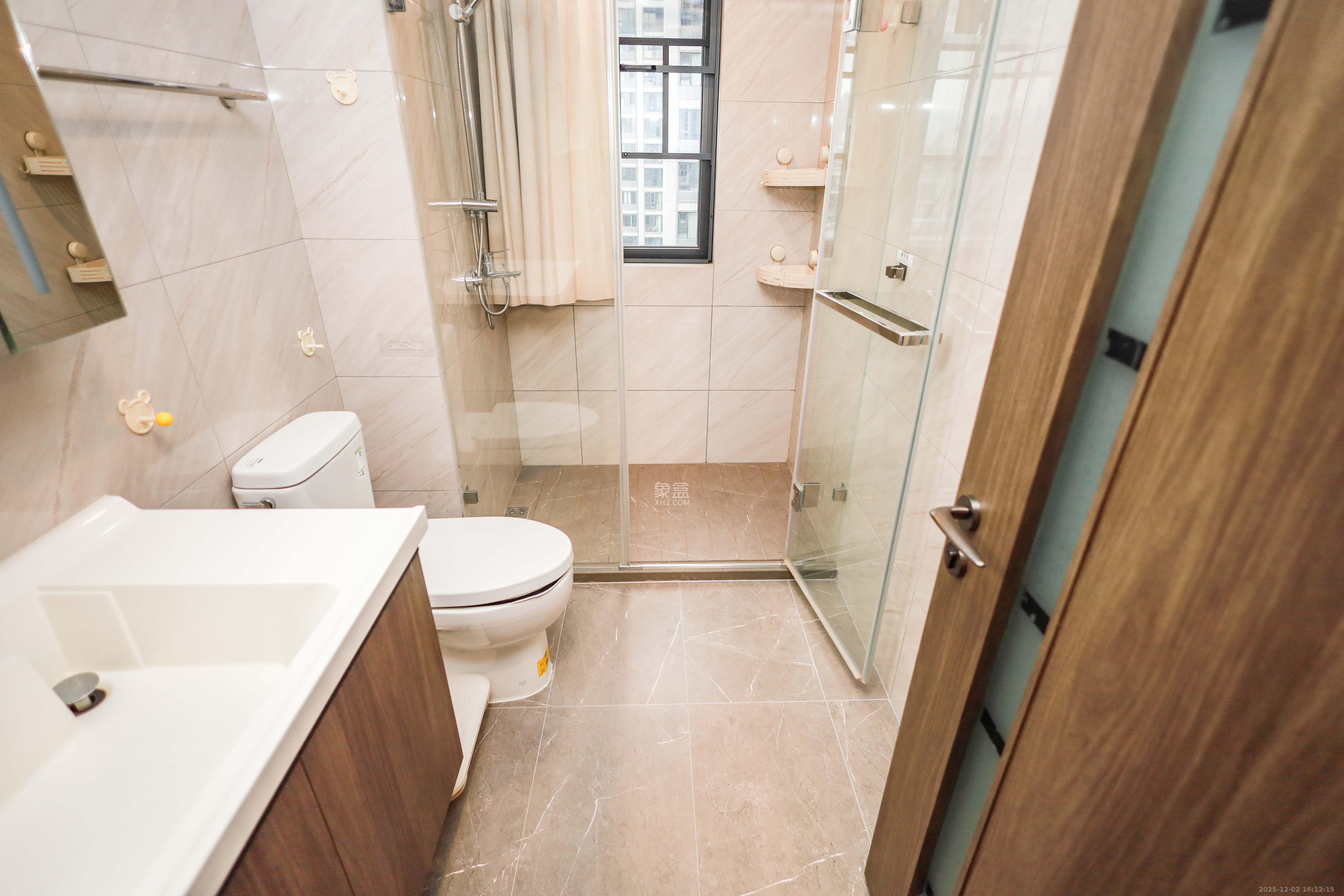 龙湖舜山府  4室2厅2卫    250.0万卫生间