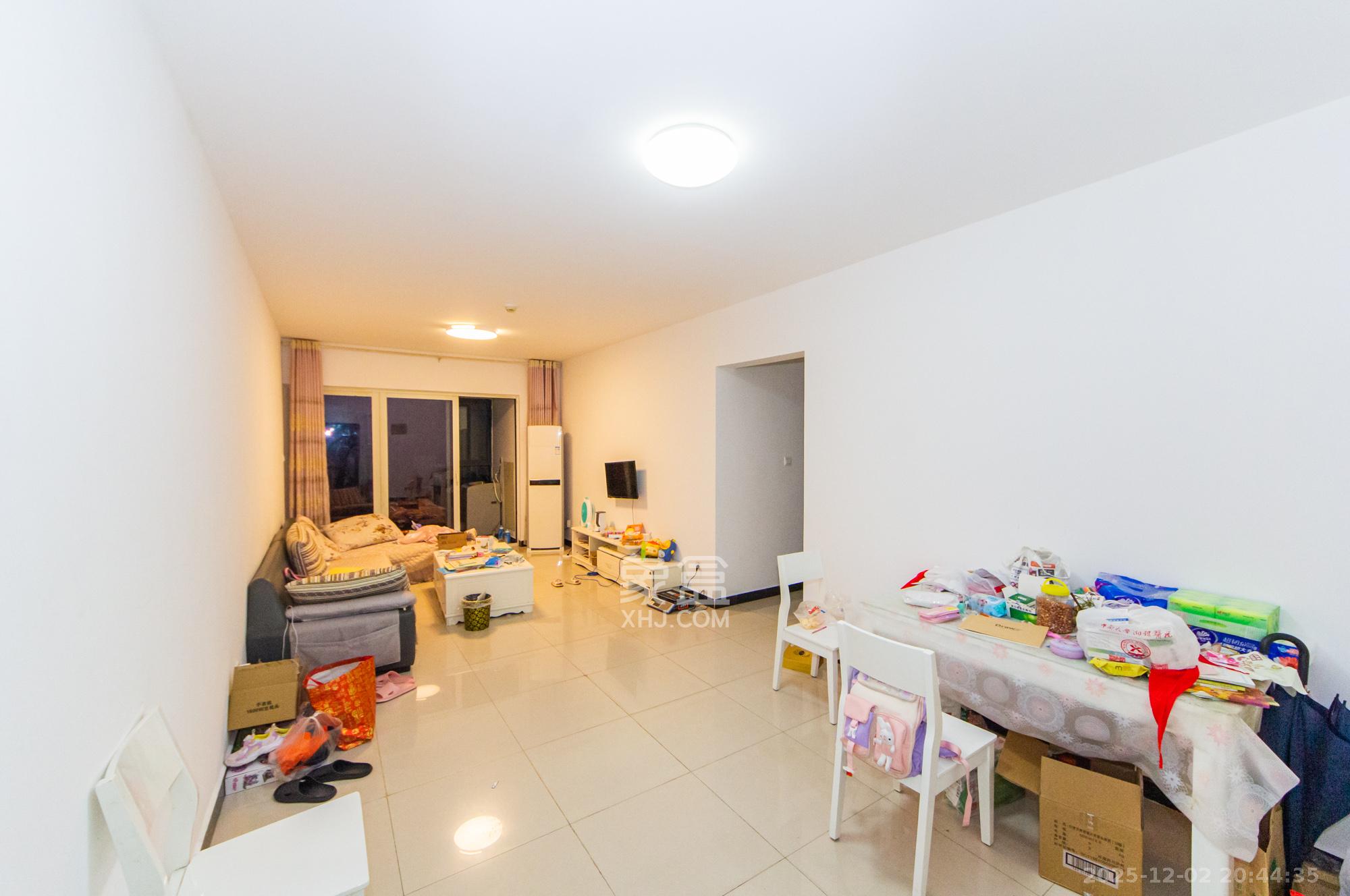 北辰三角洲E3区  3室2厅2卫    148.0万客厅