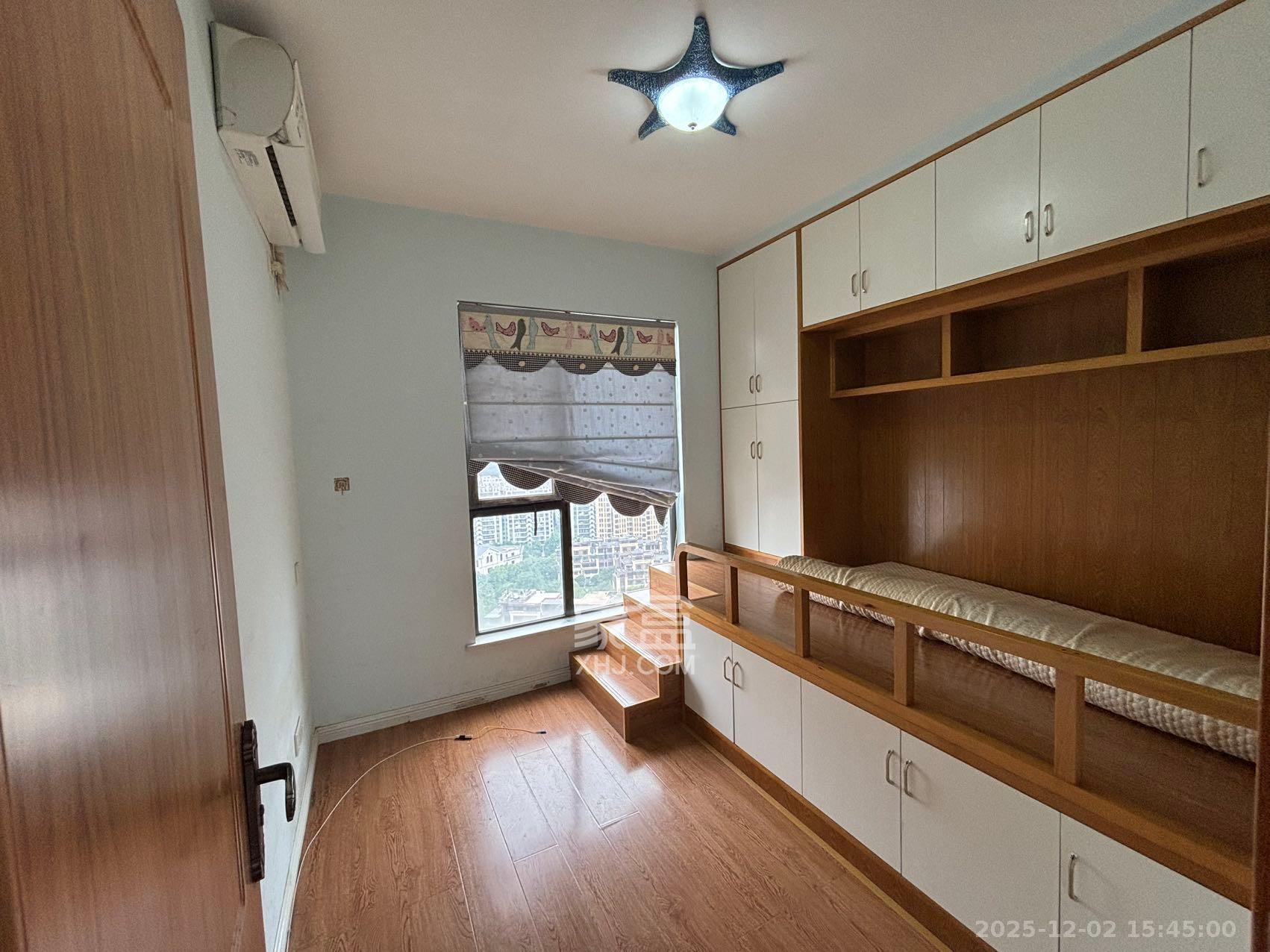 卓越蔚蓝城邦  3室2厅2卫    2400.0元/月室内图