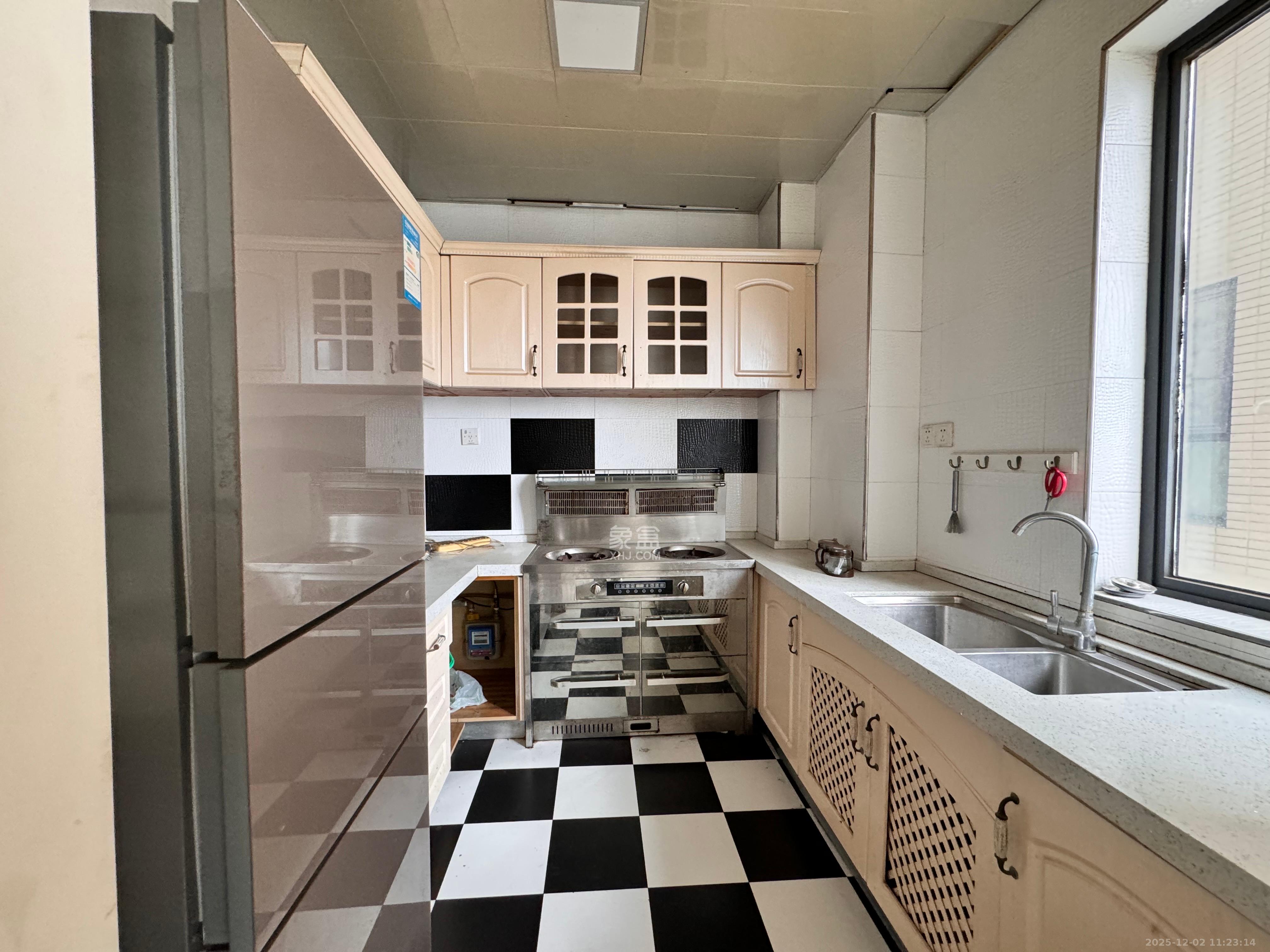 莱茵城 3室2厅2卫 2200.0元/月 莱茵城 3室2厅2卫 2200.0元/月室内图